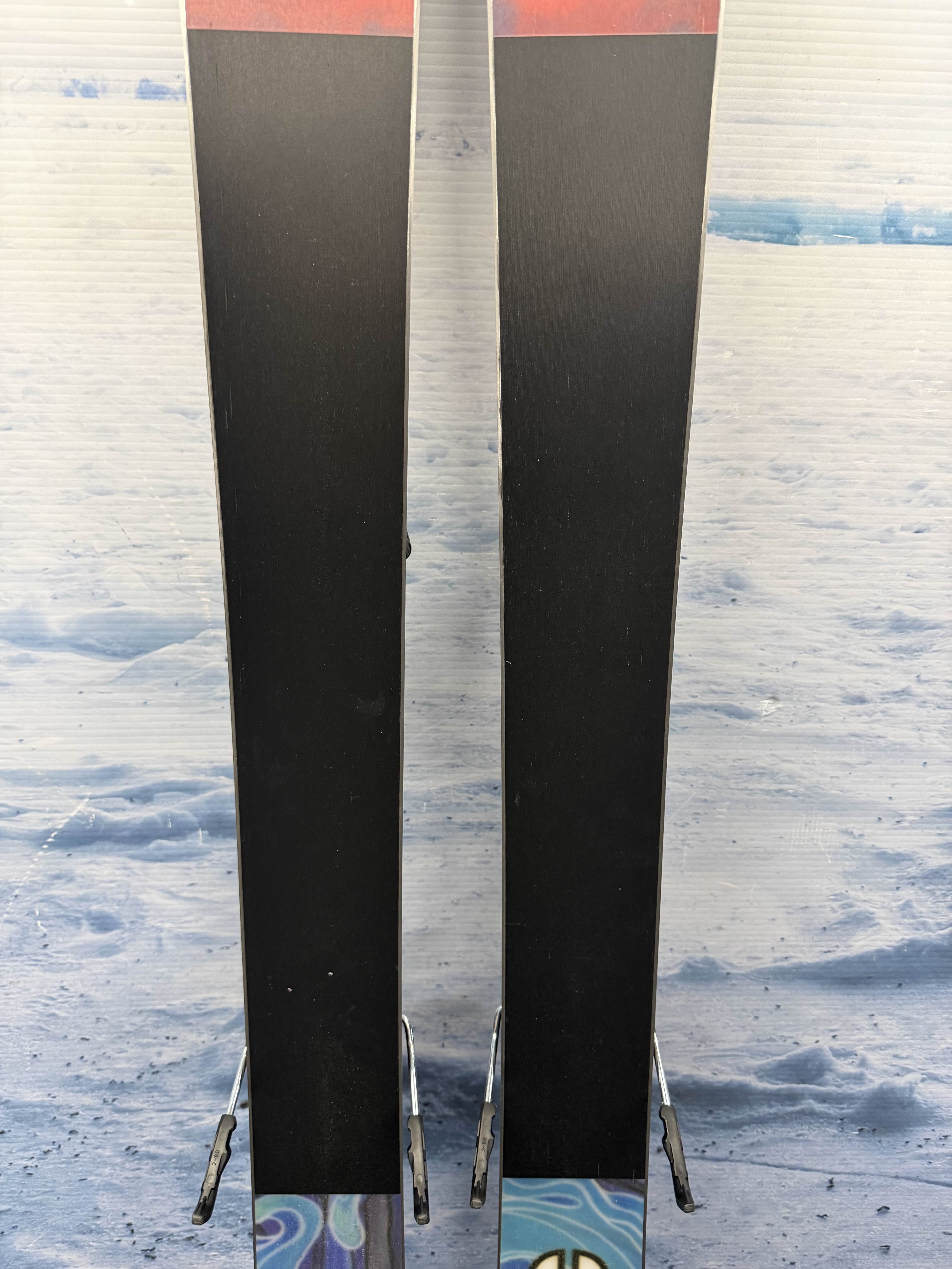 New Atomic Bent 90 157cm Skis w/ Atomic Strive 11 Bindings