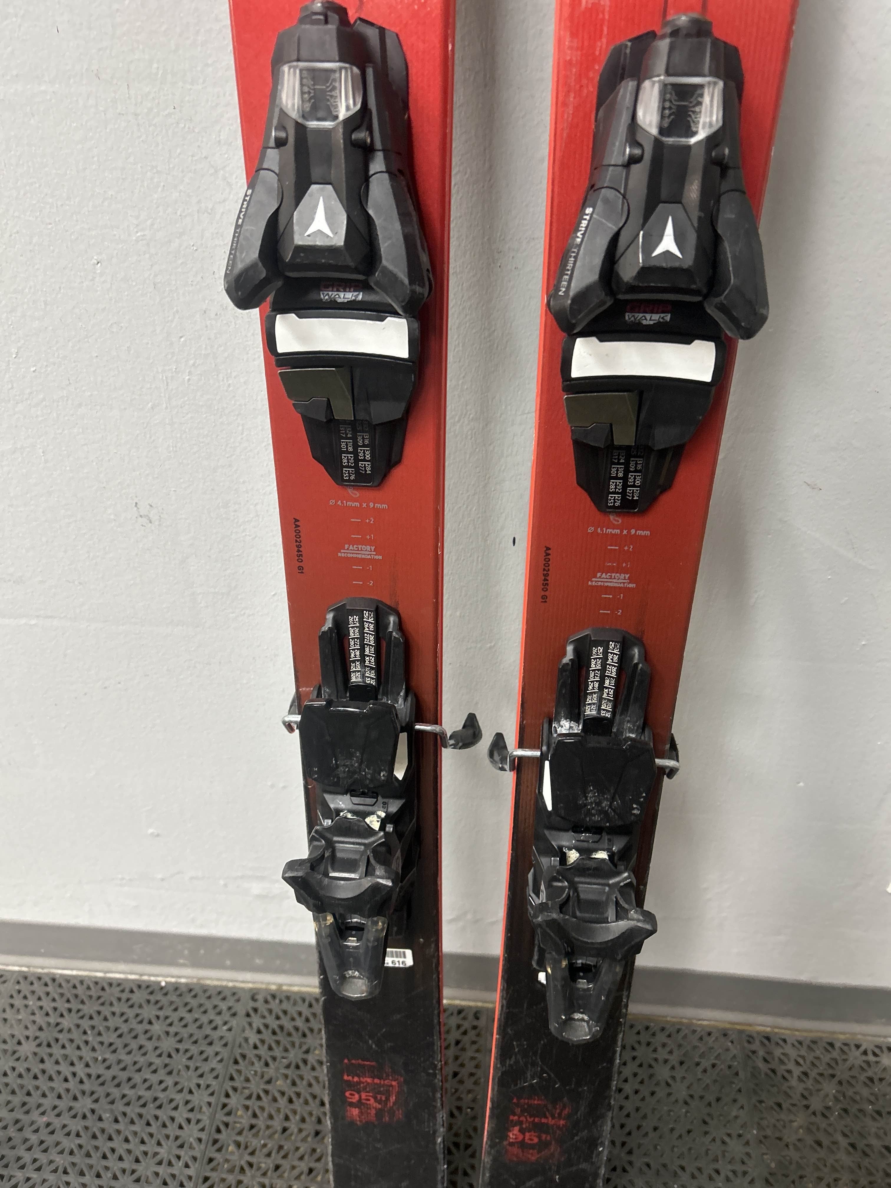 Used Atomic Maverick 95Ti 180 cm Skis w/ Strive 13 Demo Binding