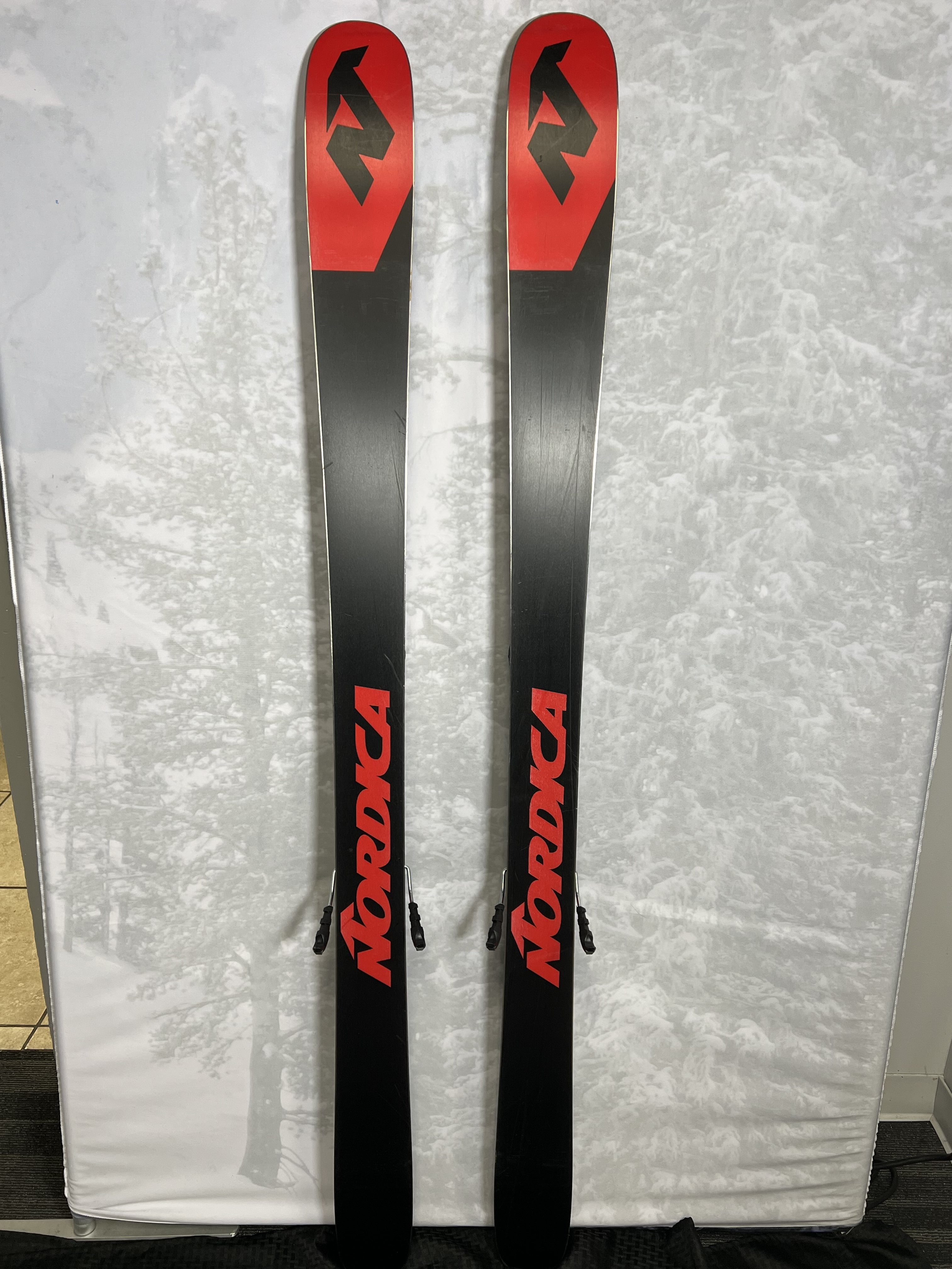 Used Nordica Enforcer 94 172 cm Skis 2025 w/Tyrolia Attack 14 Demo Bindings