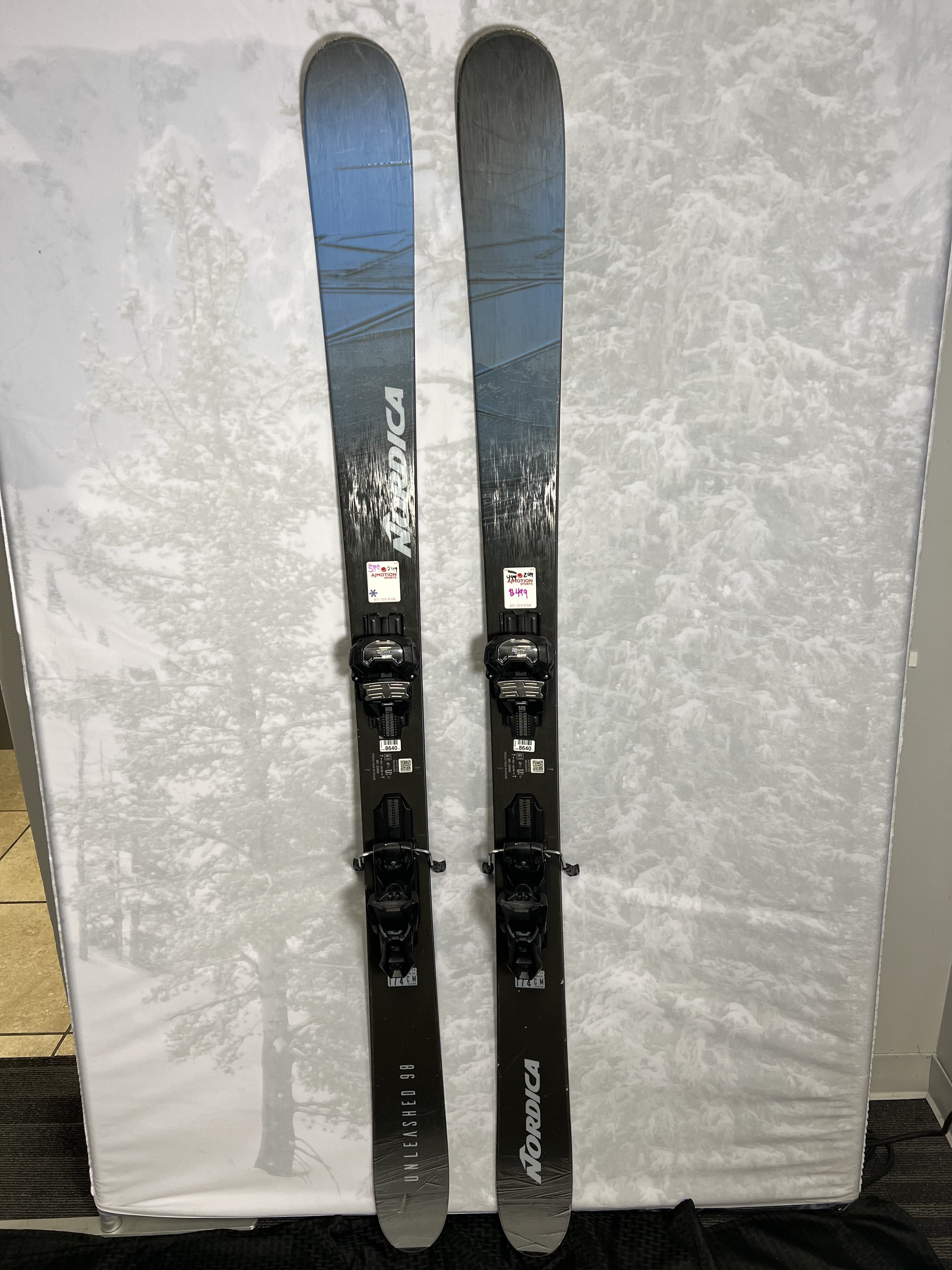 Used Nordica Unleashed Ice 98 174 cm Skis 2024 w/Tyrolia Attack 14 Demo Bindings