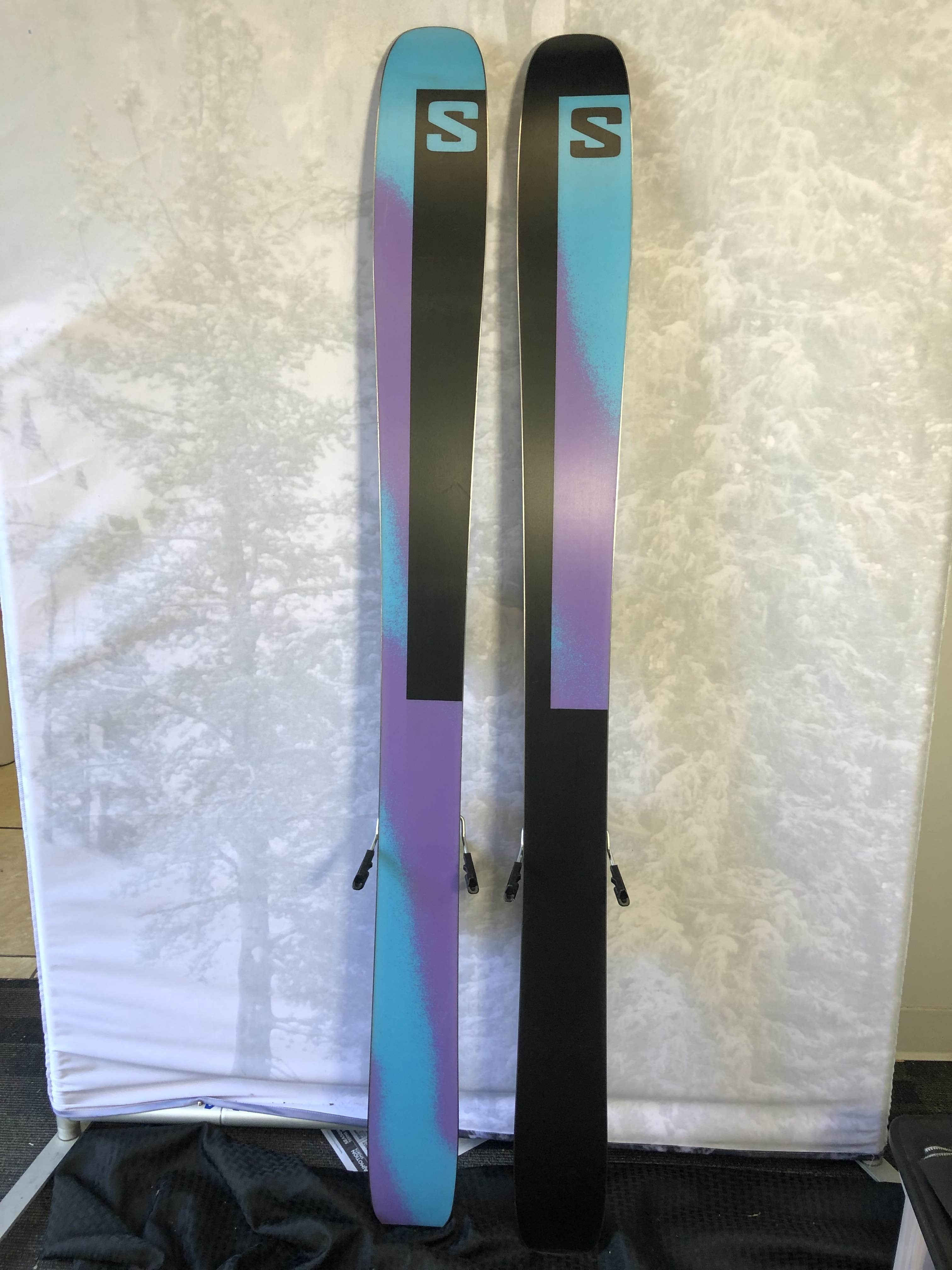 Used Salomon QST Echo 106 Skis - 157cm w/ Salomon Strive 13 Demo Binding