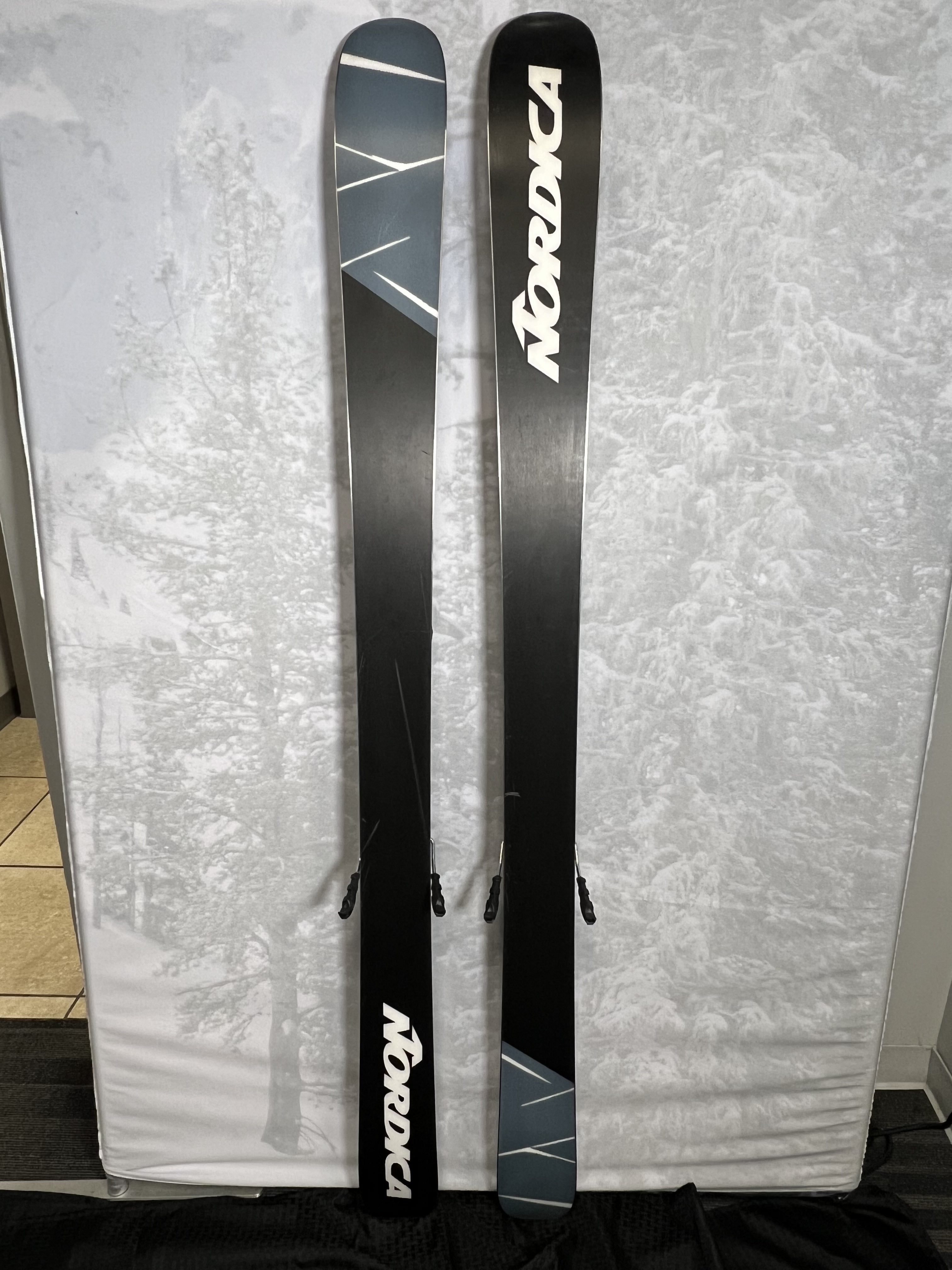 Used Nordica Unleashed Ice 98 174 cm Skis 2024 w/Tyrolia Attack 14 Demo Bindings