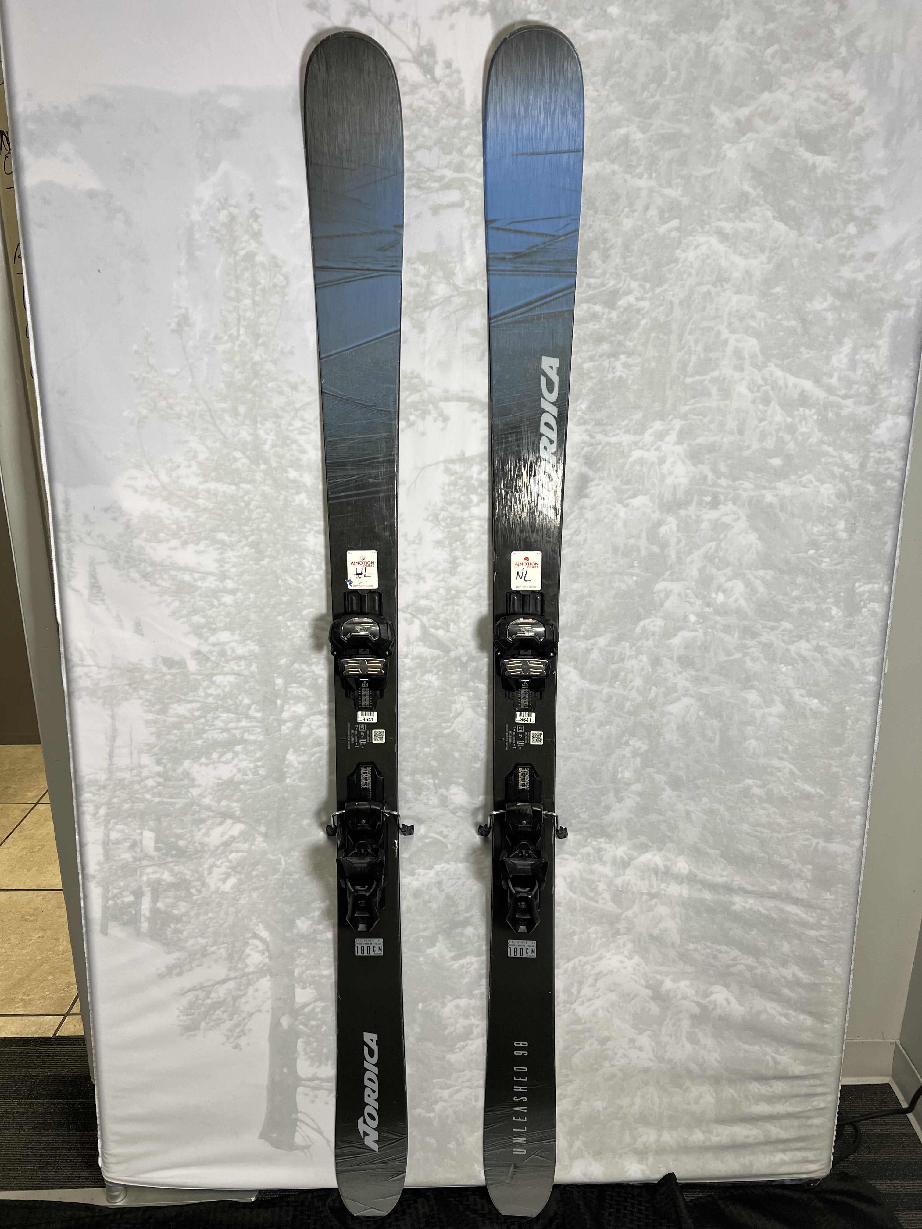 Used Nordica Unleashed Ice 98 180 cm Skis 2024 w/Tyrolia Attack 14 Demo Bindings