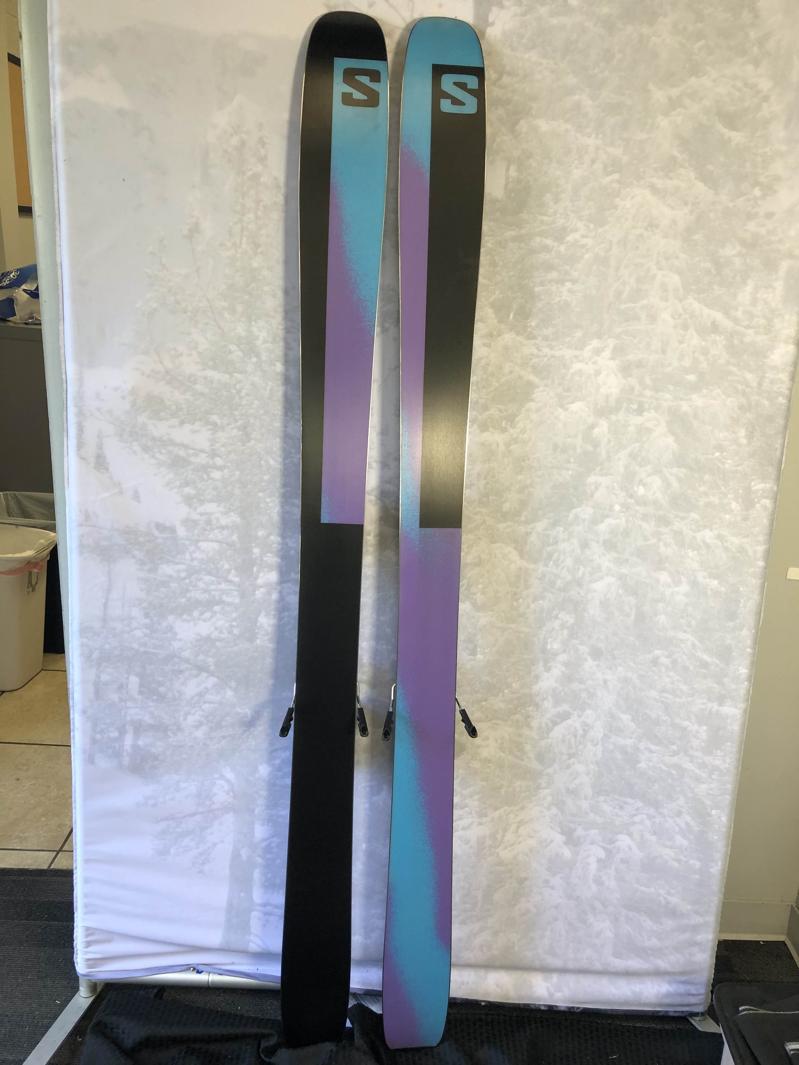 Used Salomon QST Echo 106 Skis - 181cm w/ Salomon Strive 13 Demo Binding