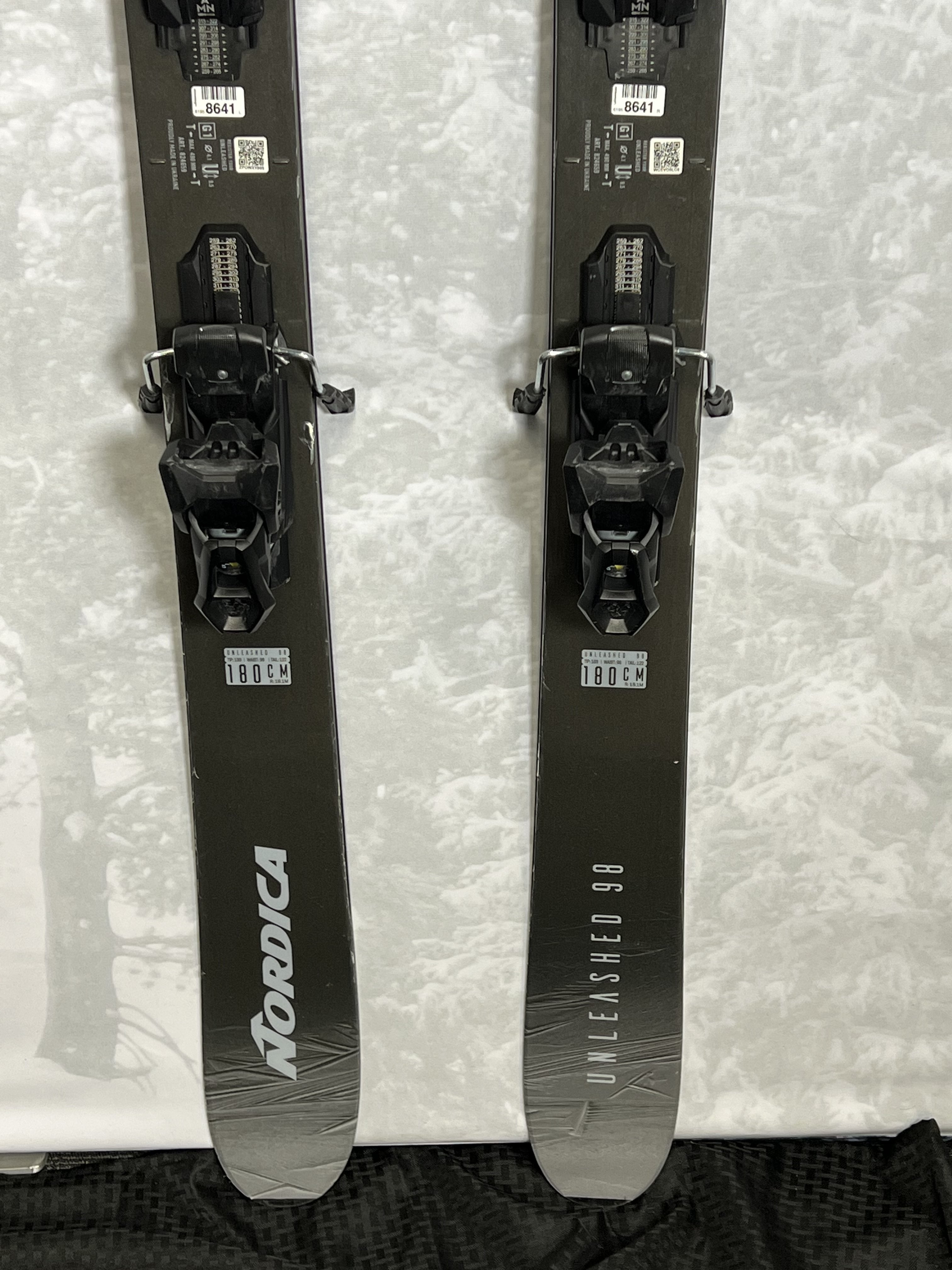 Used Nordica Unleashed Ice 98 180 cm Skis 2024 w/Tyrolia Attack 14 Demo Bindings