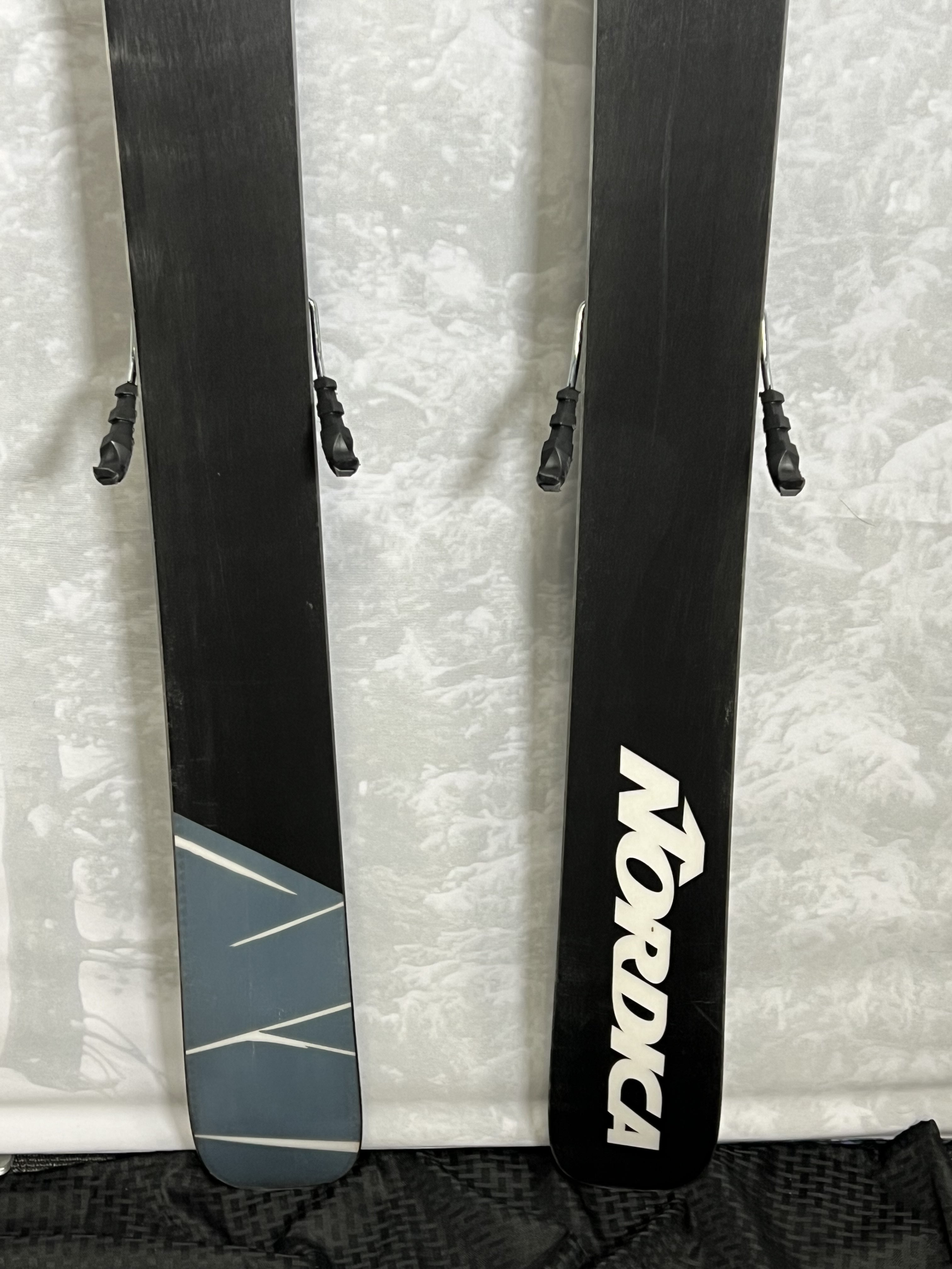 Used Nordica Unleashed Ice 98 180 cm Skis 2024 w/Tyrolia Attack 14 Demo Bindings