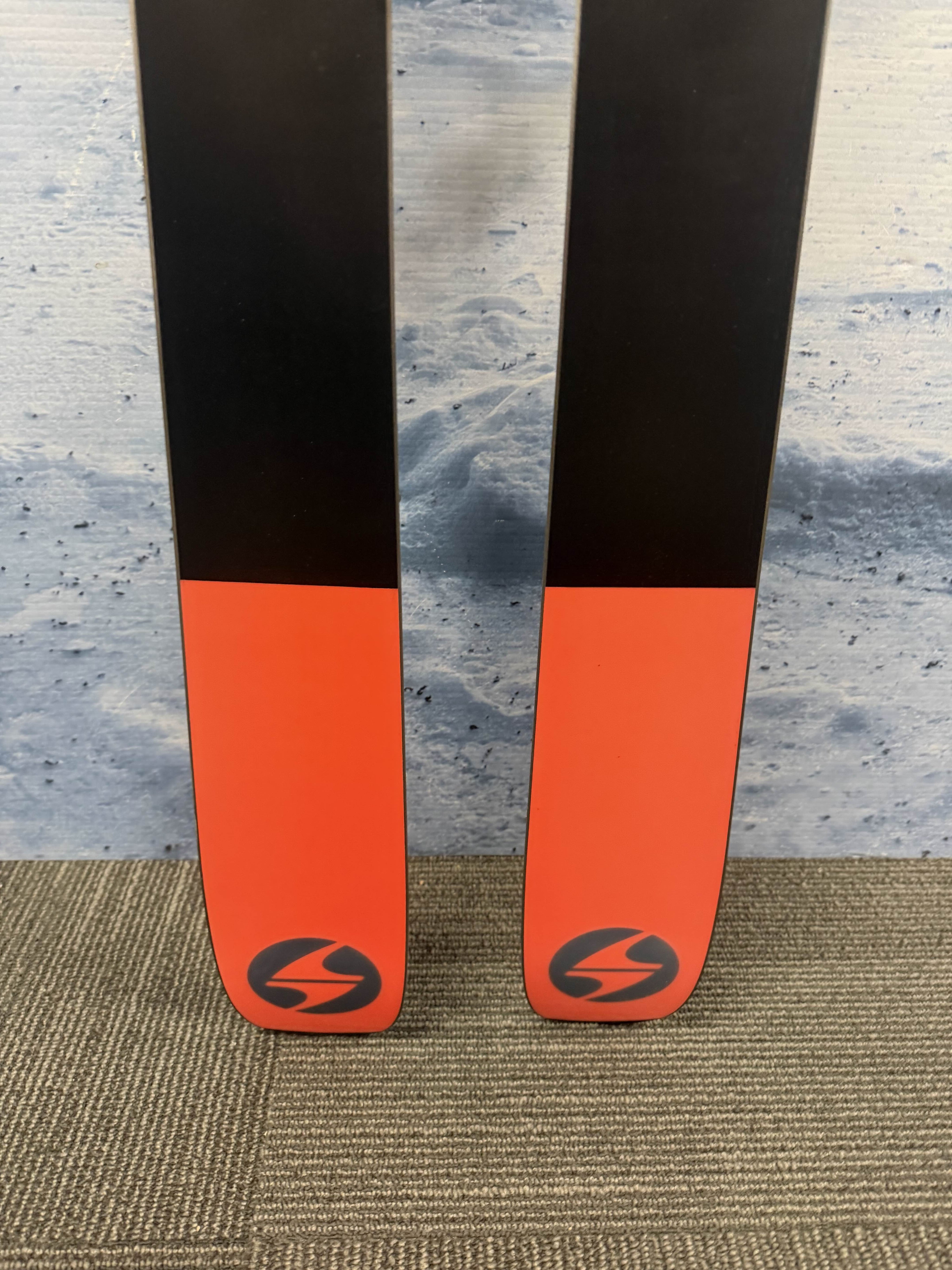 New Blizzard Rustler 9 174cm Skis w/ Marker TCX 11 Bindings