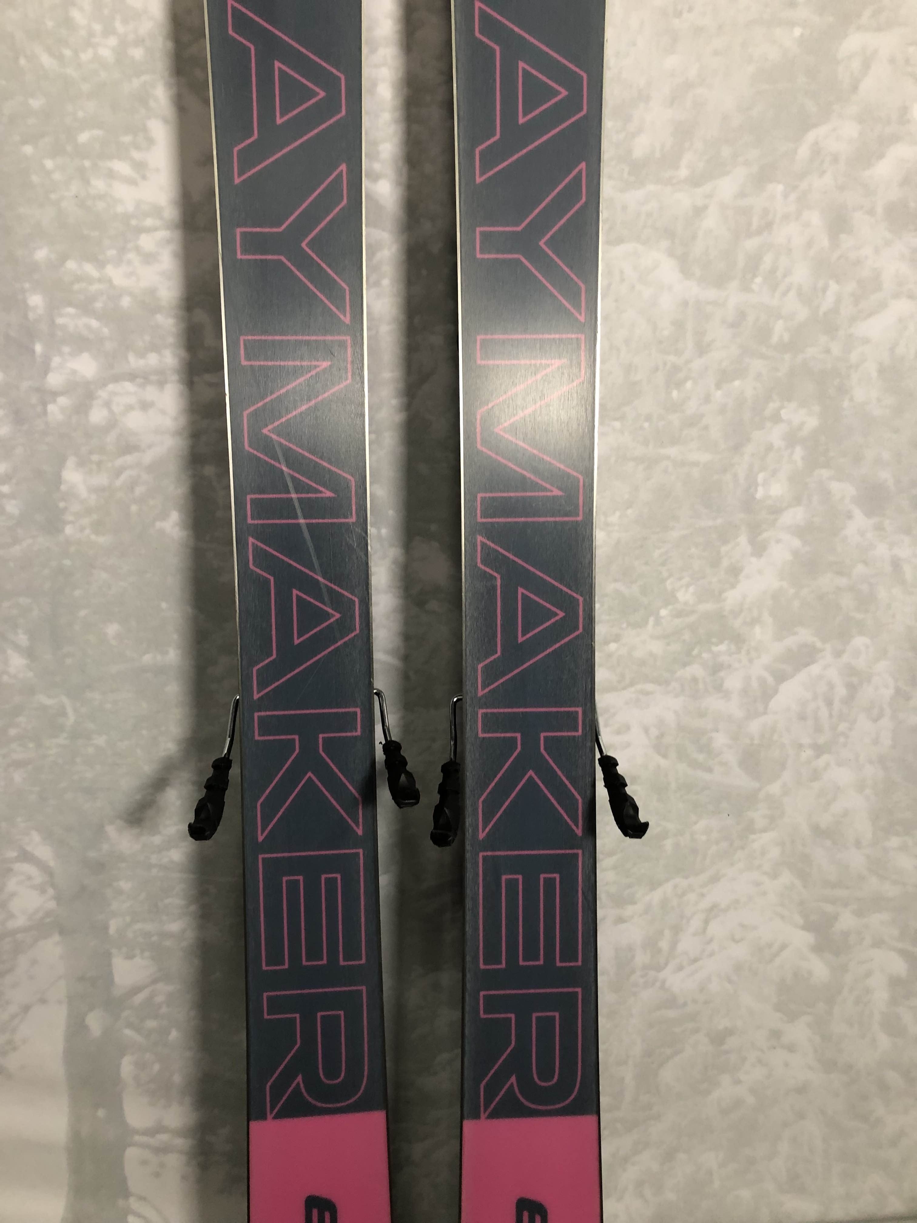 Used 2025 Elan Playmaker 91 ski- 172cm w/ Tyrollia Attack 11 adjustable GW binding