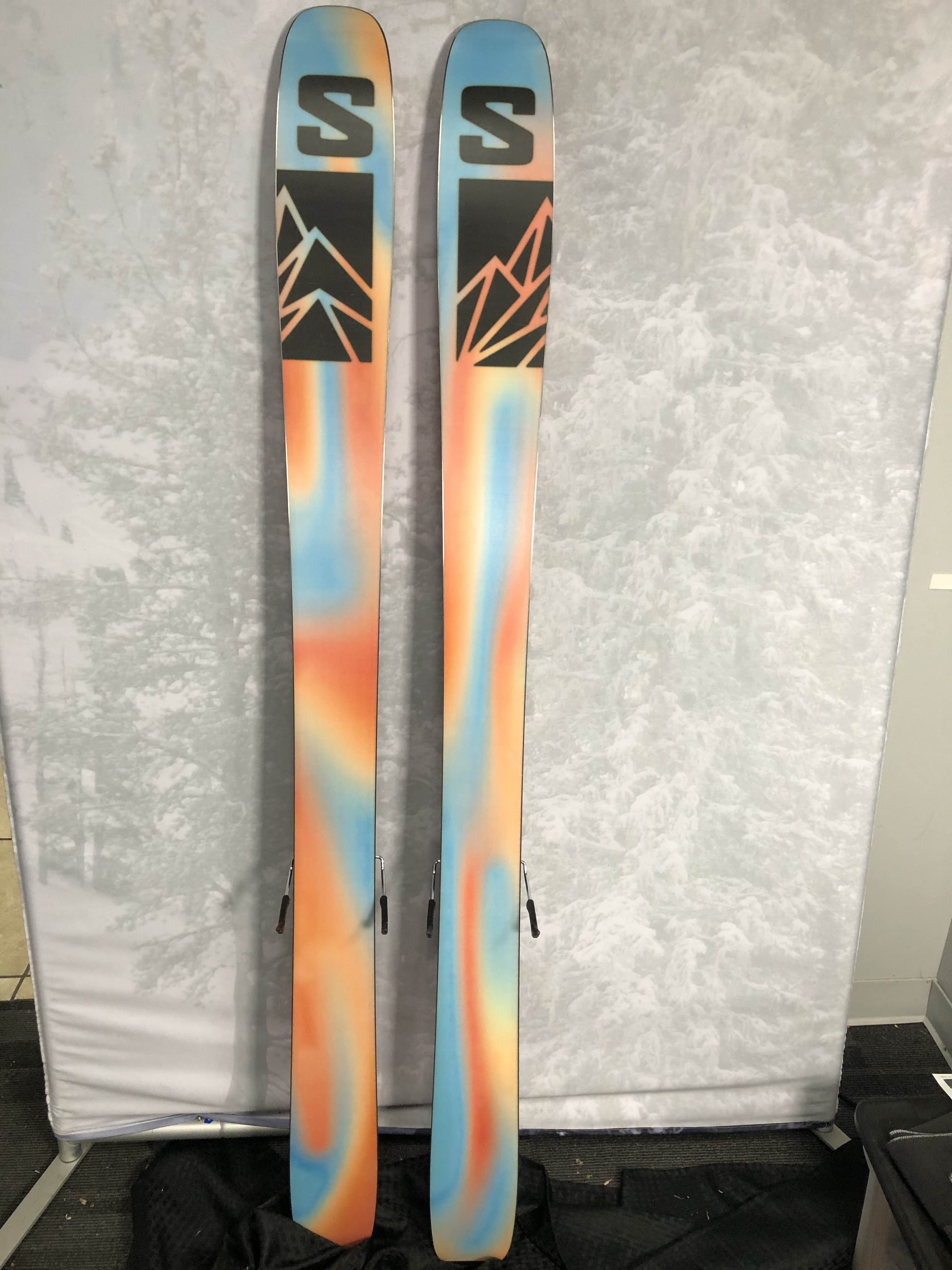 Used Salomon QST Stella 106 165cm w/ Salomon Strive 11 Adjustable GW Bindings
