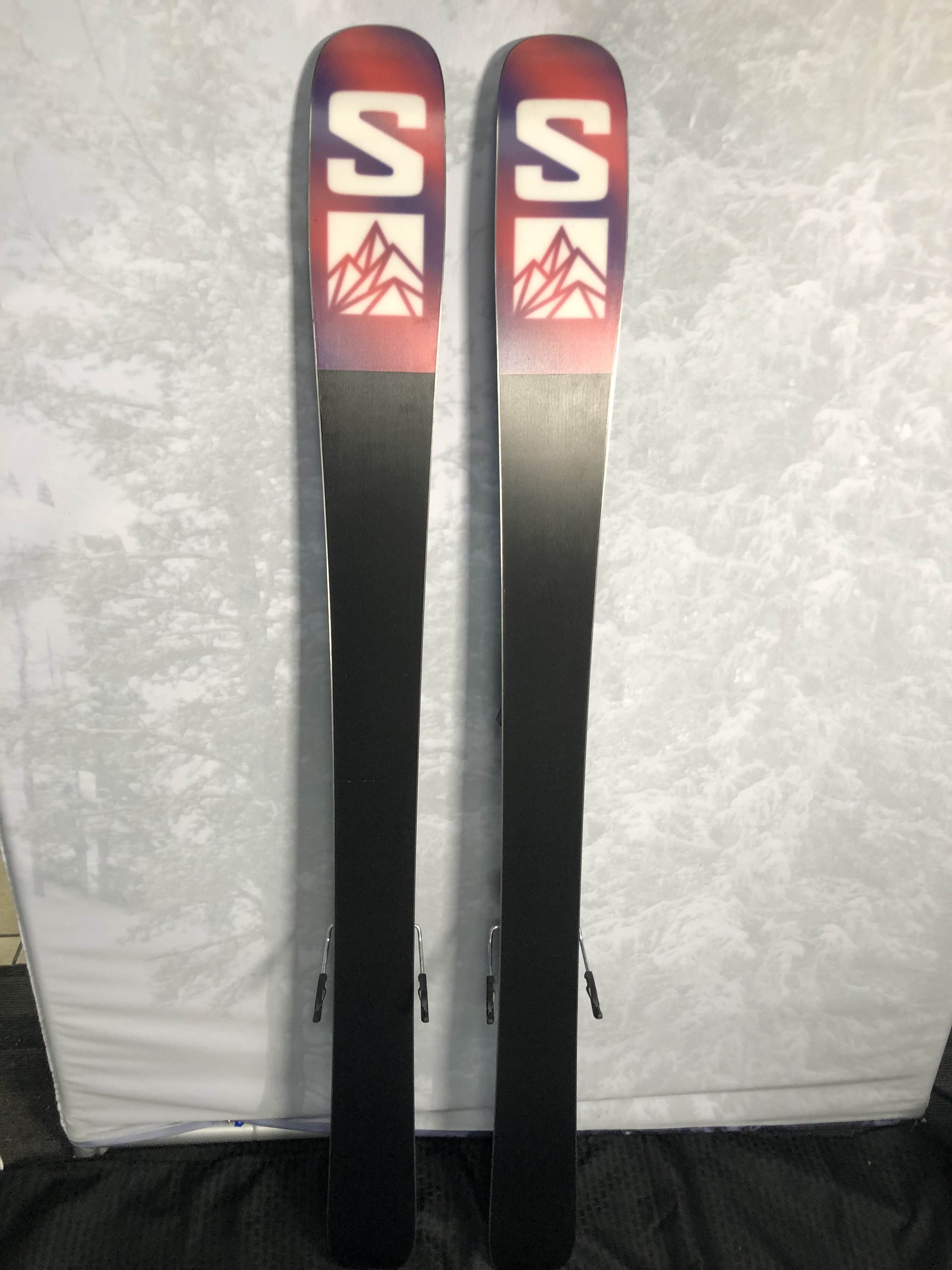 Used Salomon QST Lux 92 146CM Skis w/ adjustable Salomon M10 GW Binding