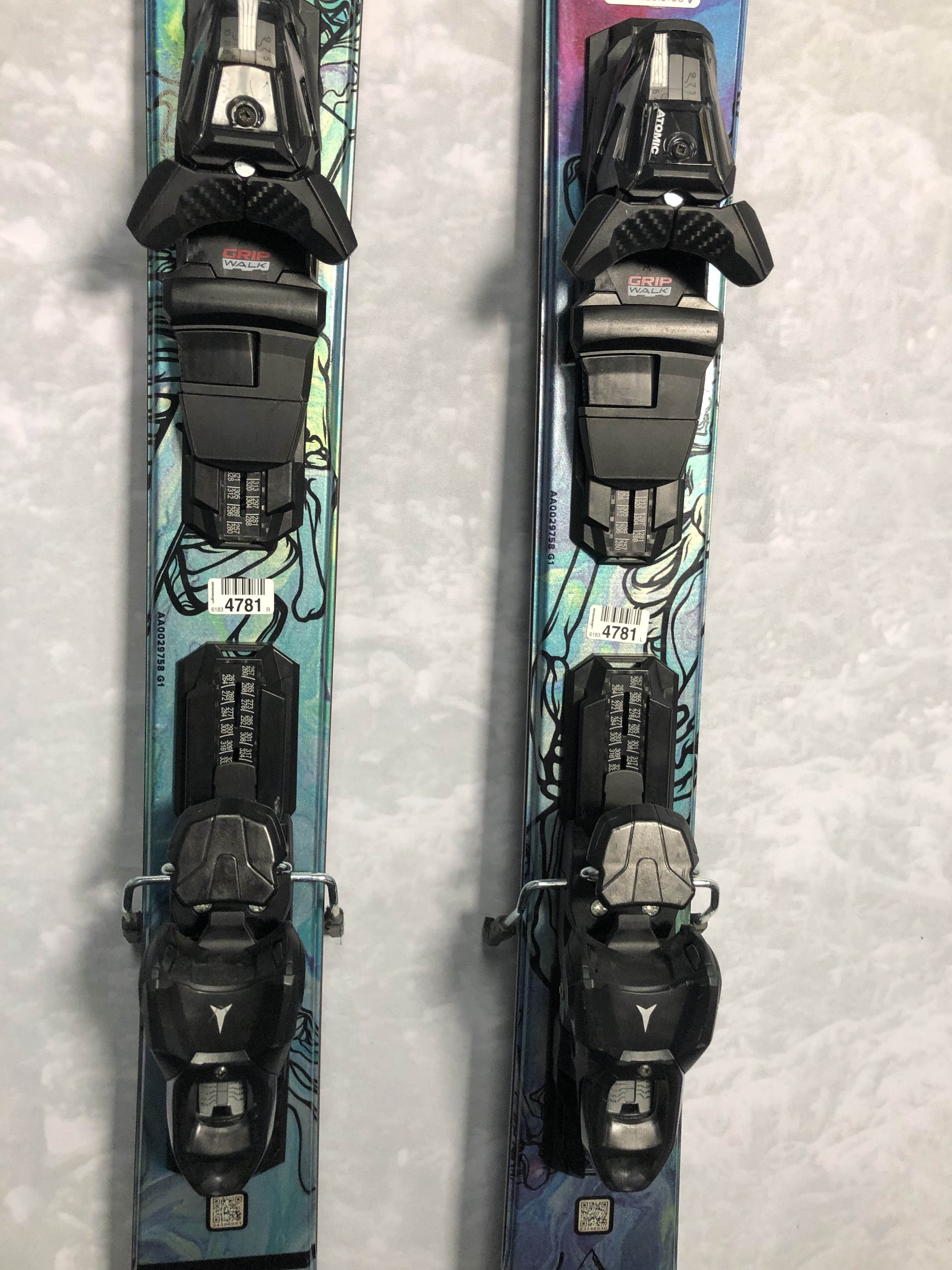 Used 2023 Atomic Bent Chetler Jr 153cm ski w/ adjustable Atomic EM 10 GW bindings