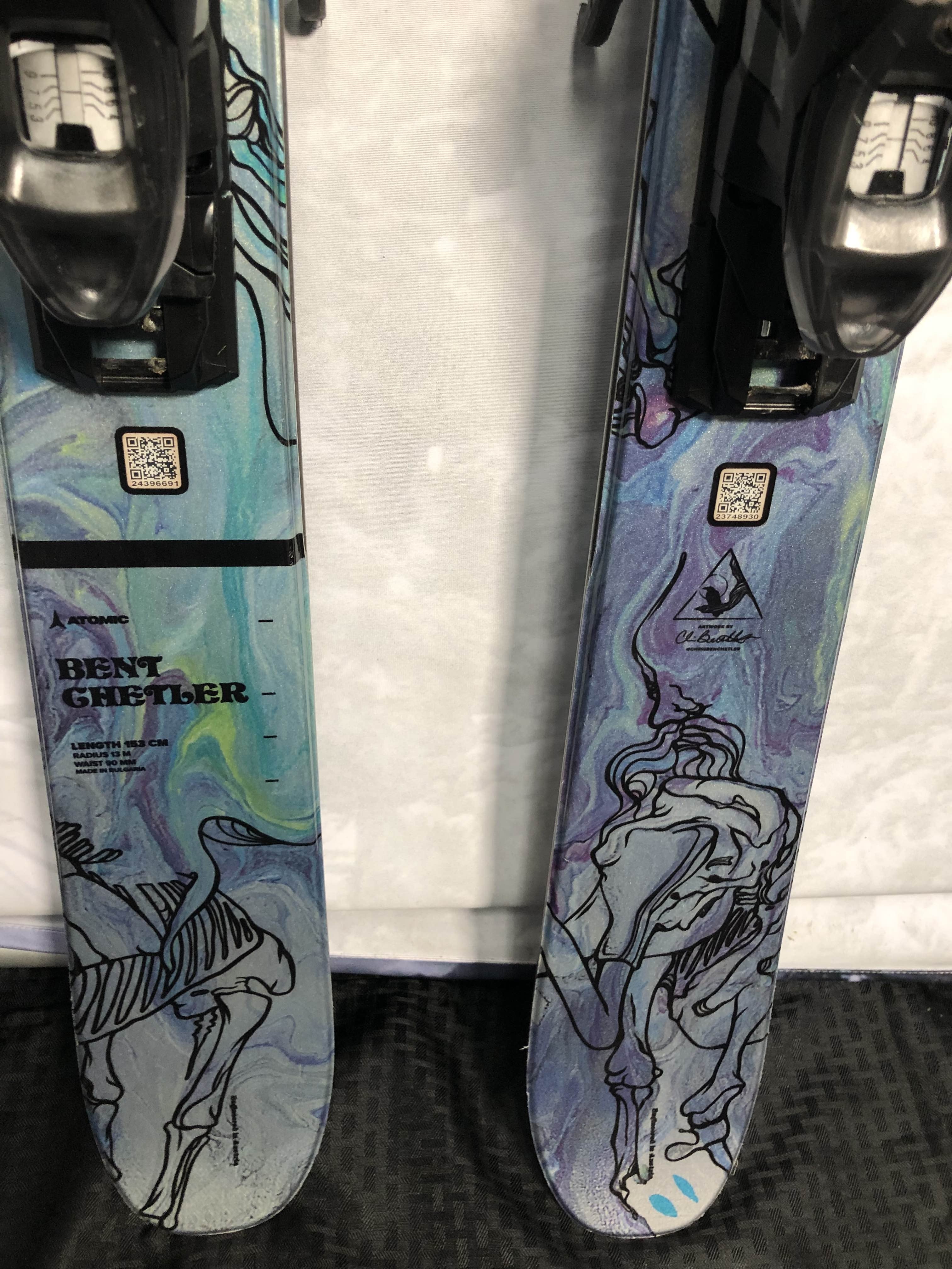 Used 2023 Atomic Bent Chetler Jr 153cm ski w/ adjustable Atomic EM 10 GW bindings