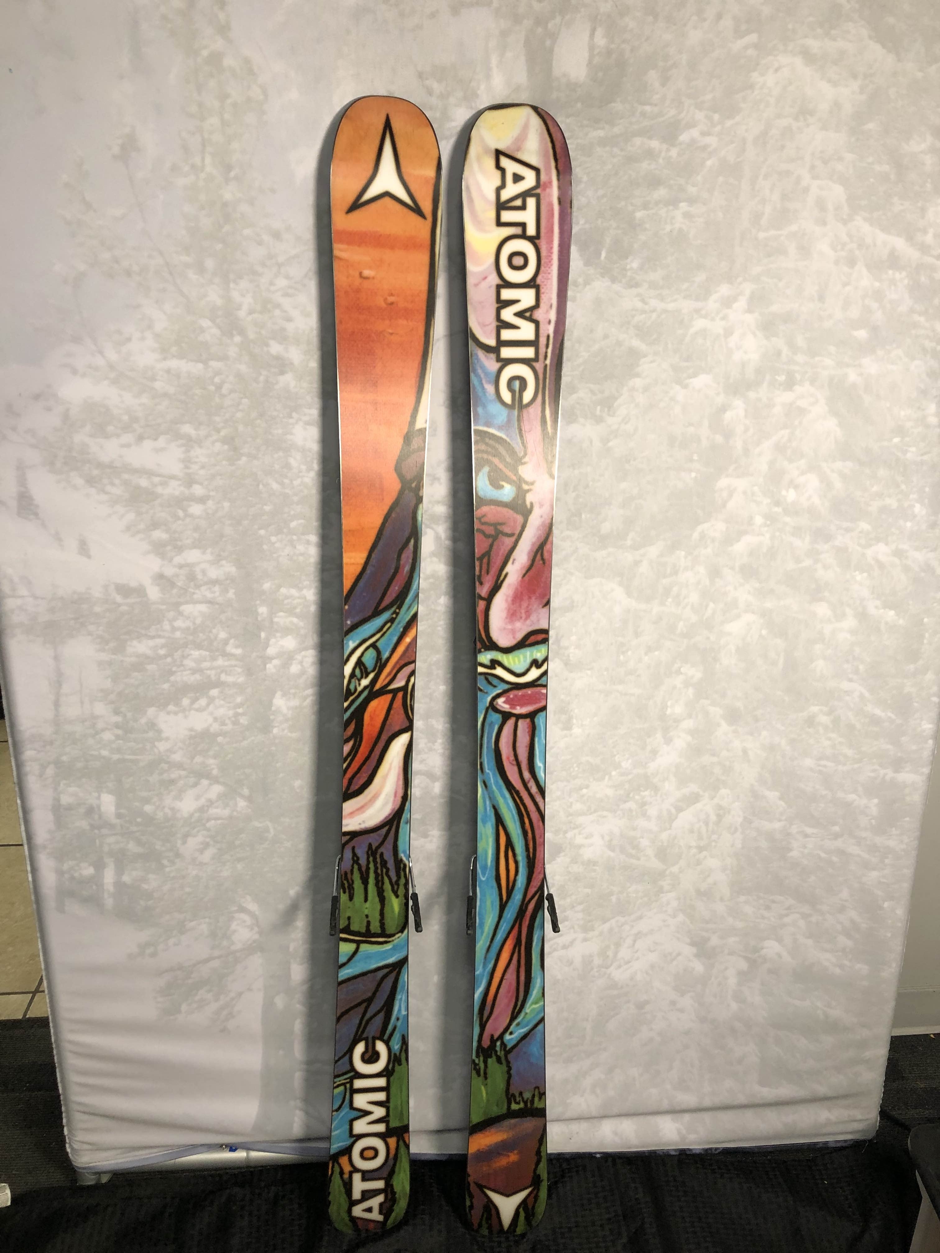 Used 2023 Atomic Bent Chetler Jr 153cm ski w/ adjustable Atomic EM 10 GW bindings