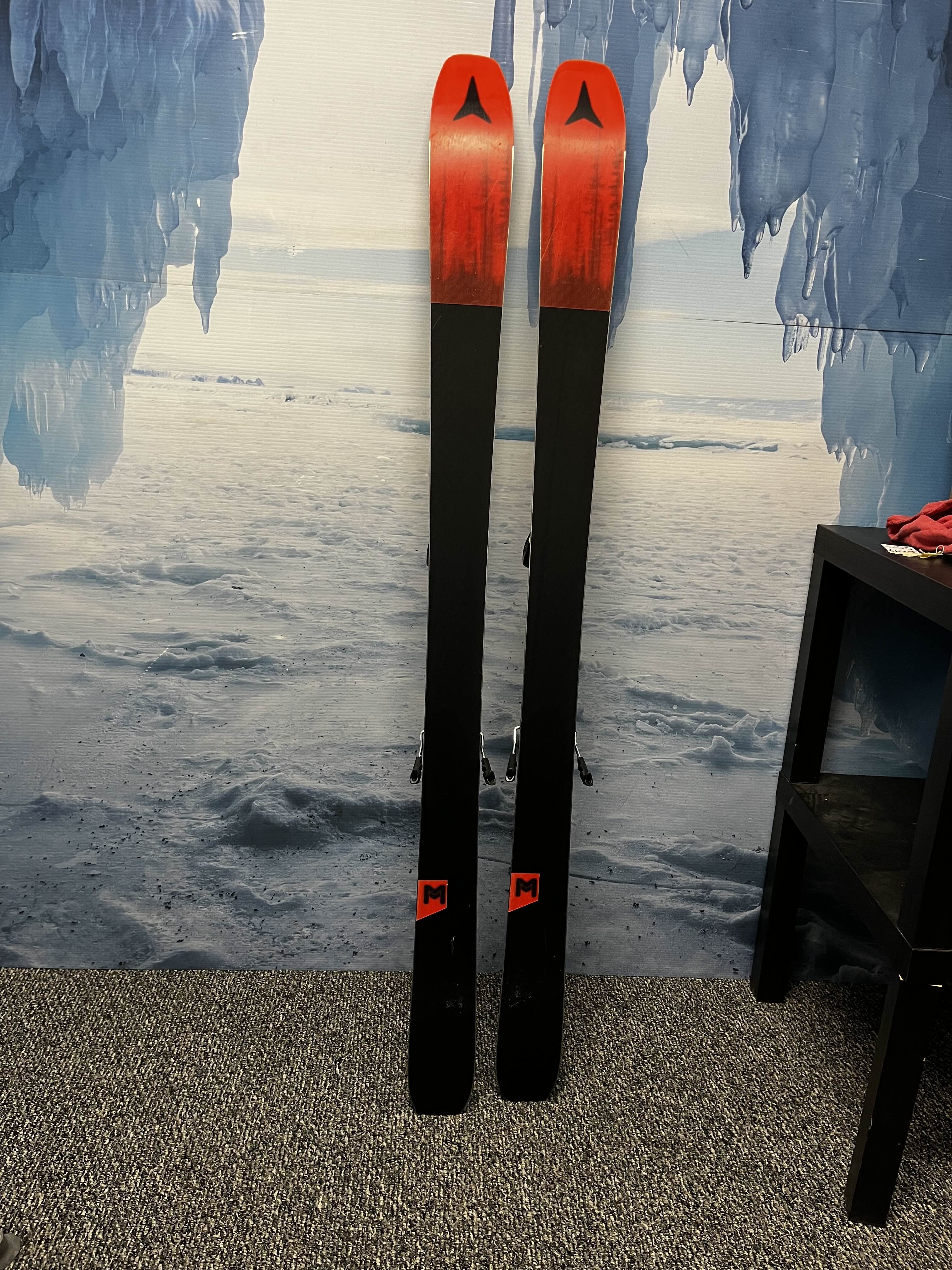 Used Atomic Maverick 88Ti 161cm Skis w/ Atomic Warden 13 Demo Binding