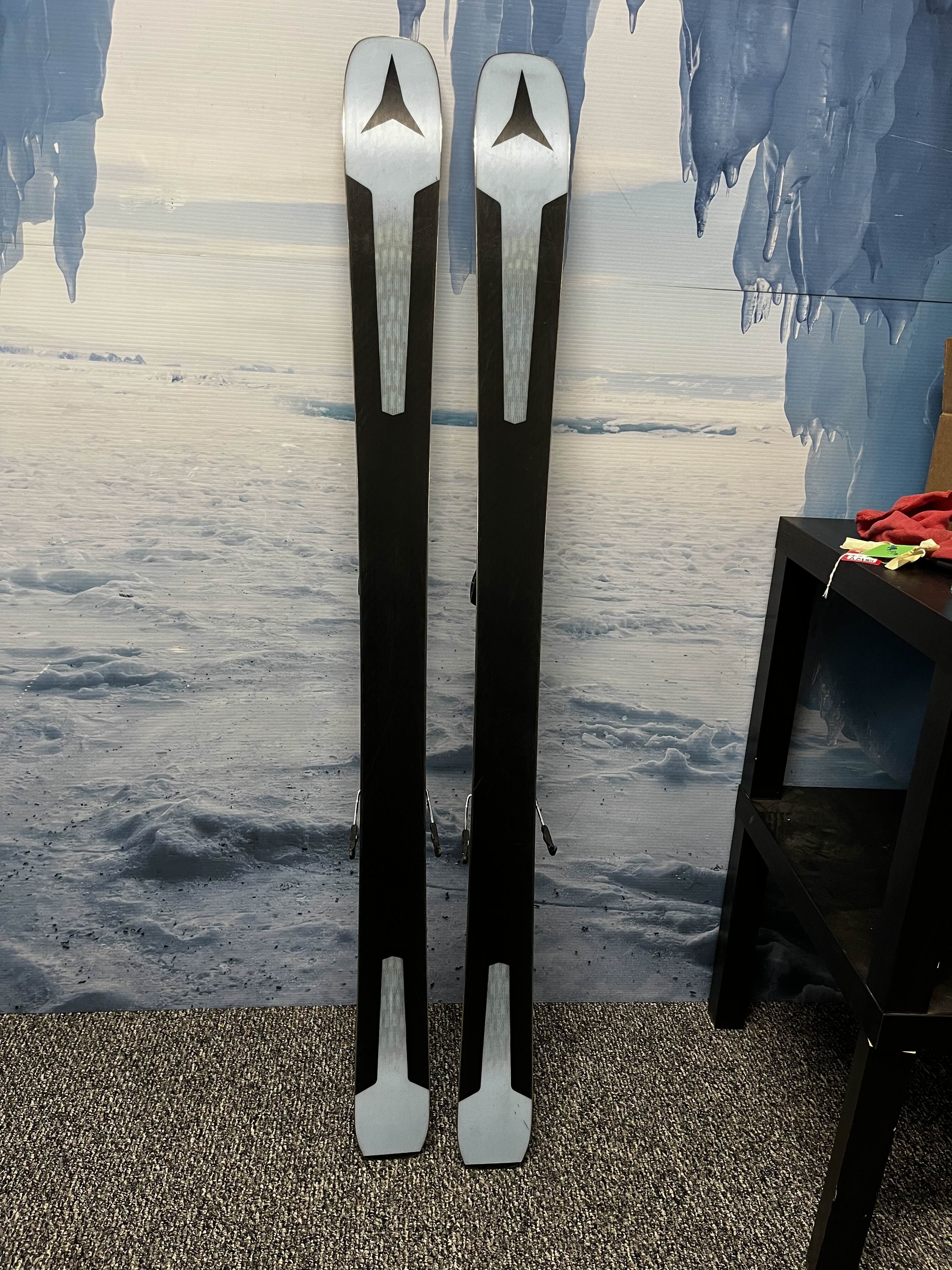 Used Atomic Vantage 90 153cm Skis w/ Atomic Warden 11 Demo Binding