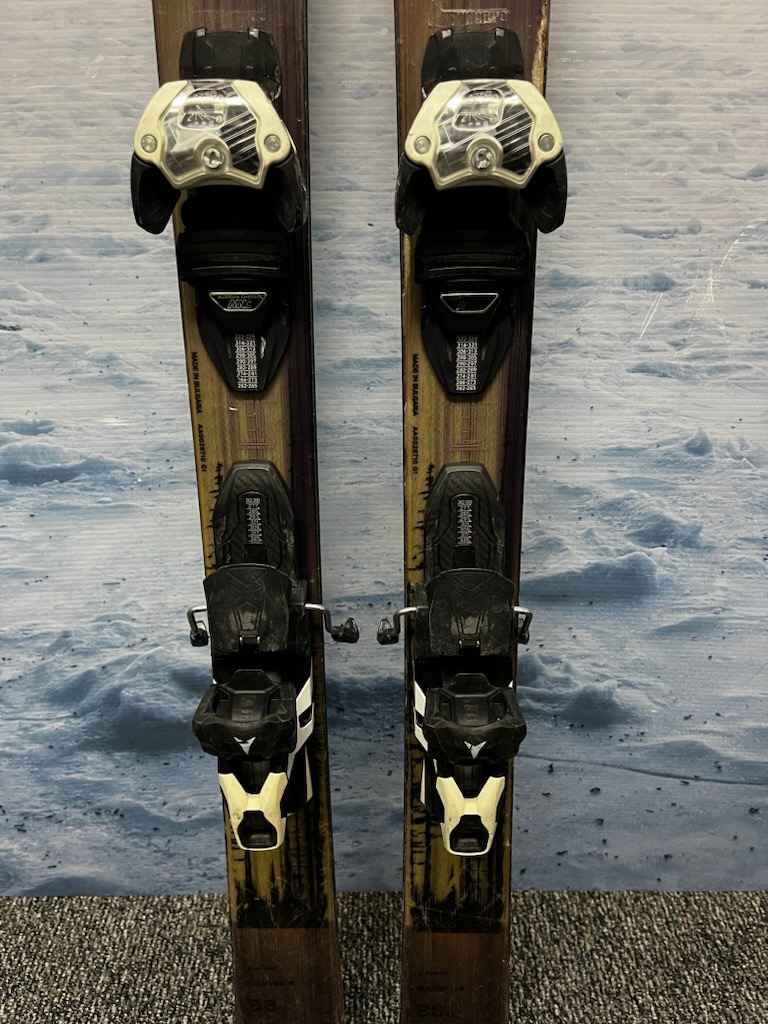 Used Atomic Maverick 88Ti 161cm Skis w/ Atomic Warden 13 Demo Binding