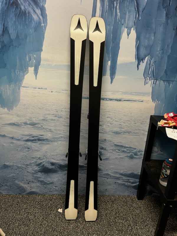 Used Atomic Vantage 90 169cm Skis w/ Atomic Warden 13 Demo Binding