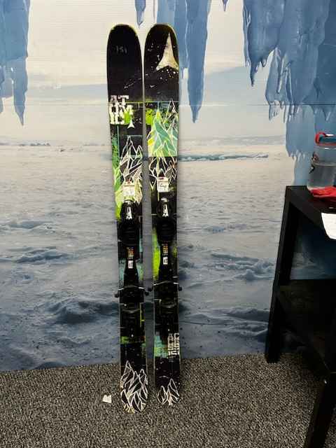 Heavily Used Atomic Access 100 151cm Skis w/ Tyrolia SP10 Demo Binding