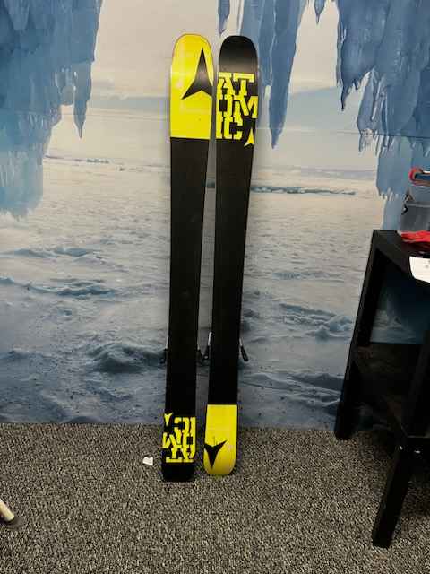 Heavily Used Atomic Access 100 151cm Skis w/ Tyrolia SP10 Demo Binding