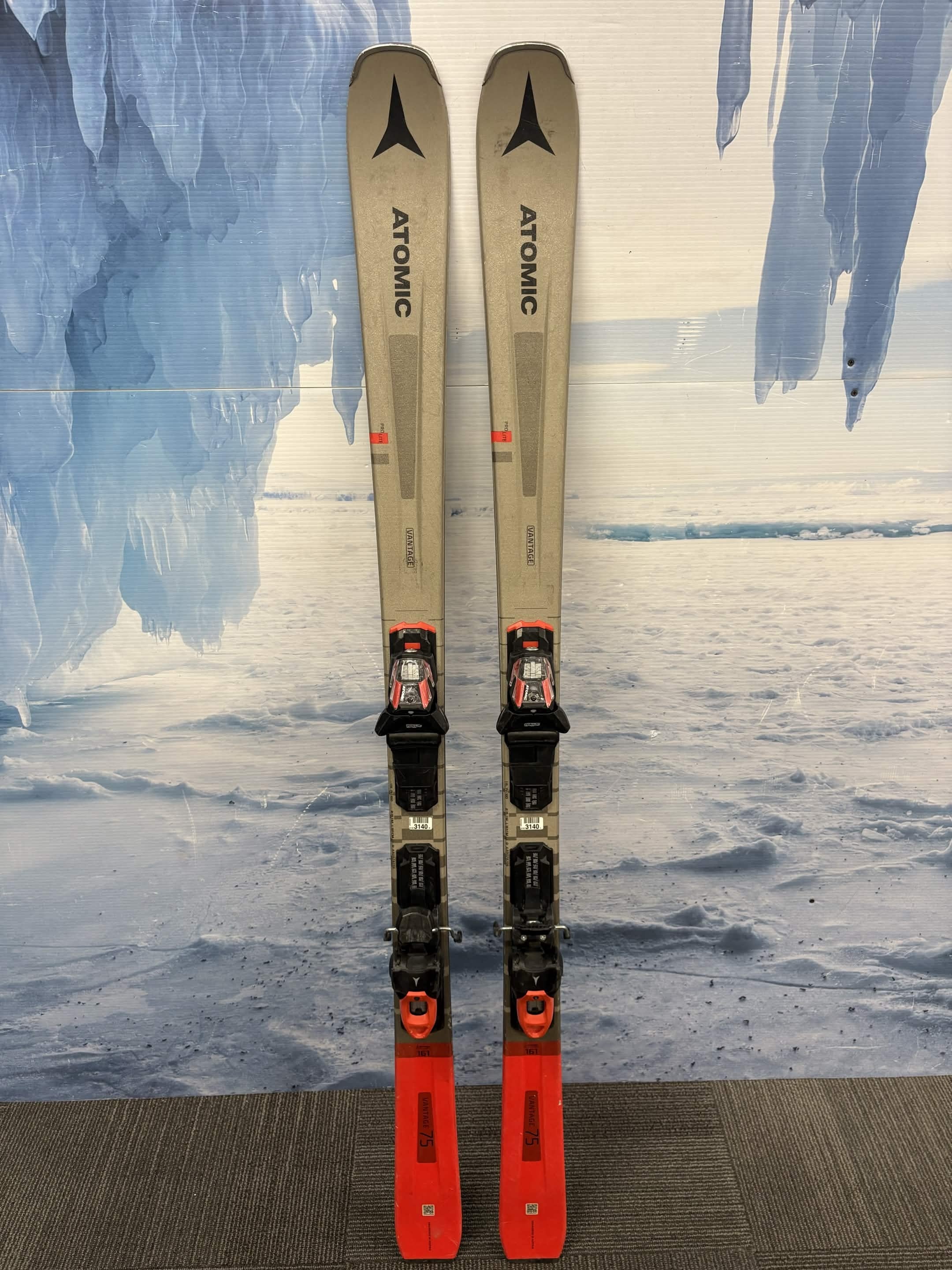 Atomic Vantage 75 +M10 161cm Skis w/ ATOMIC M 10 GW SYS Demo Binding - Used