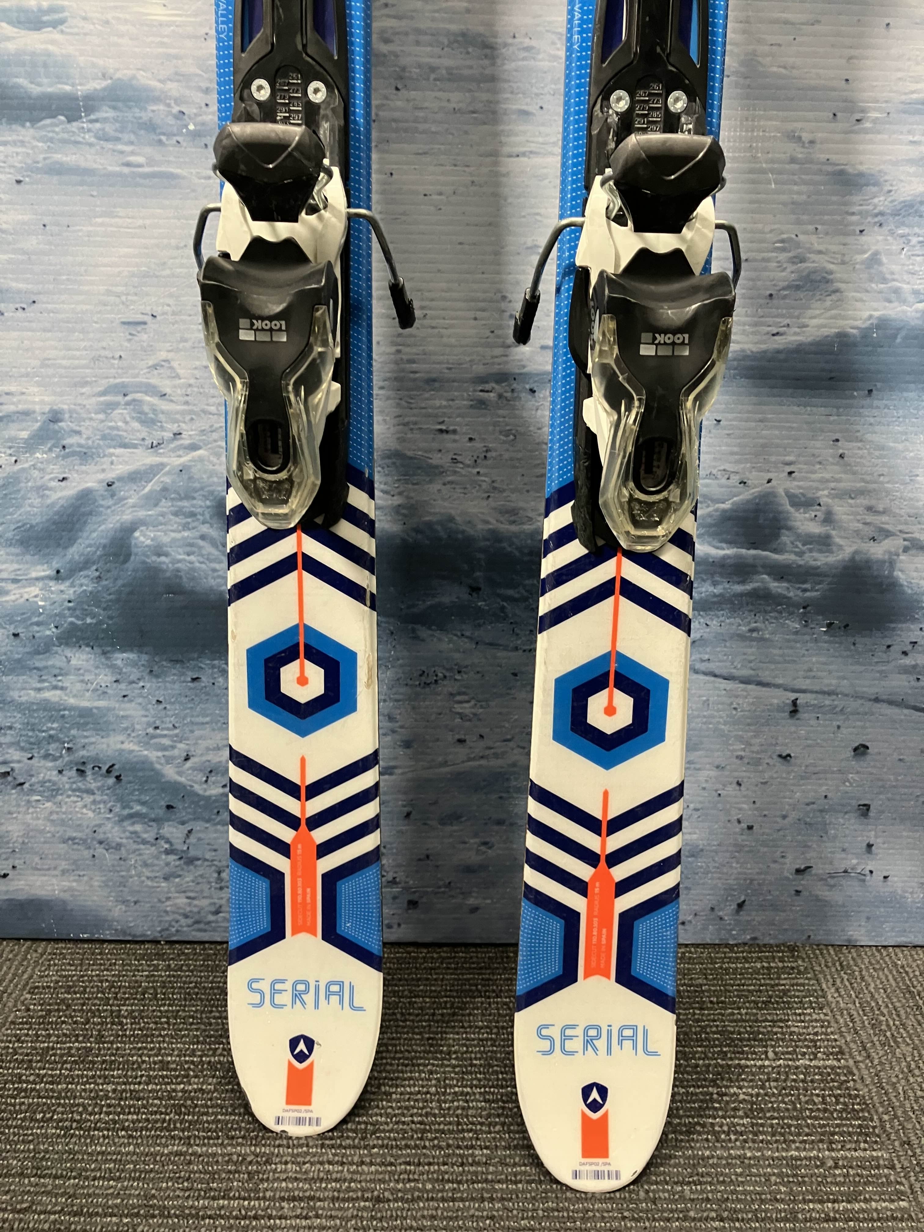 Used Dynastar Serial Ski w/ Look Express 10 Demo Bindings - 148CM