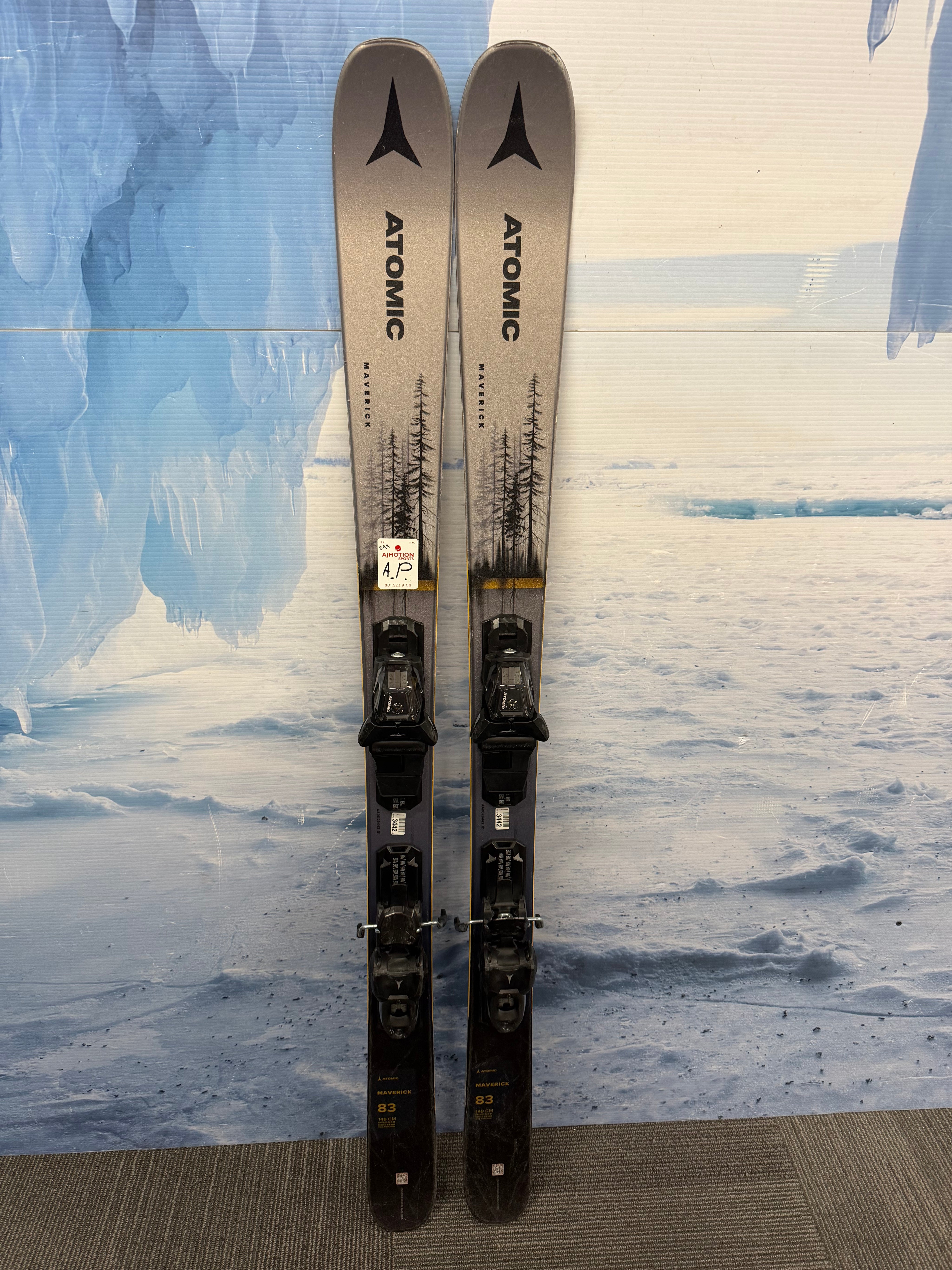 Used Atomic Maverick 83R 149cm Skis w/Atomic M10 Bindings