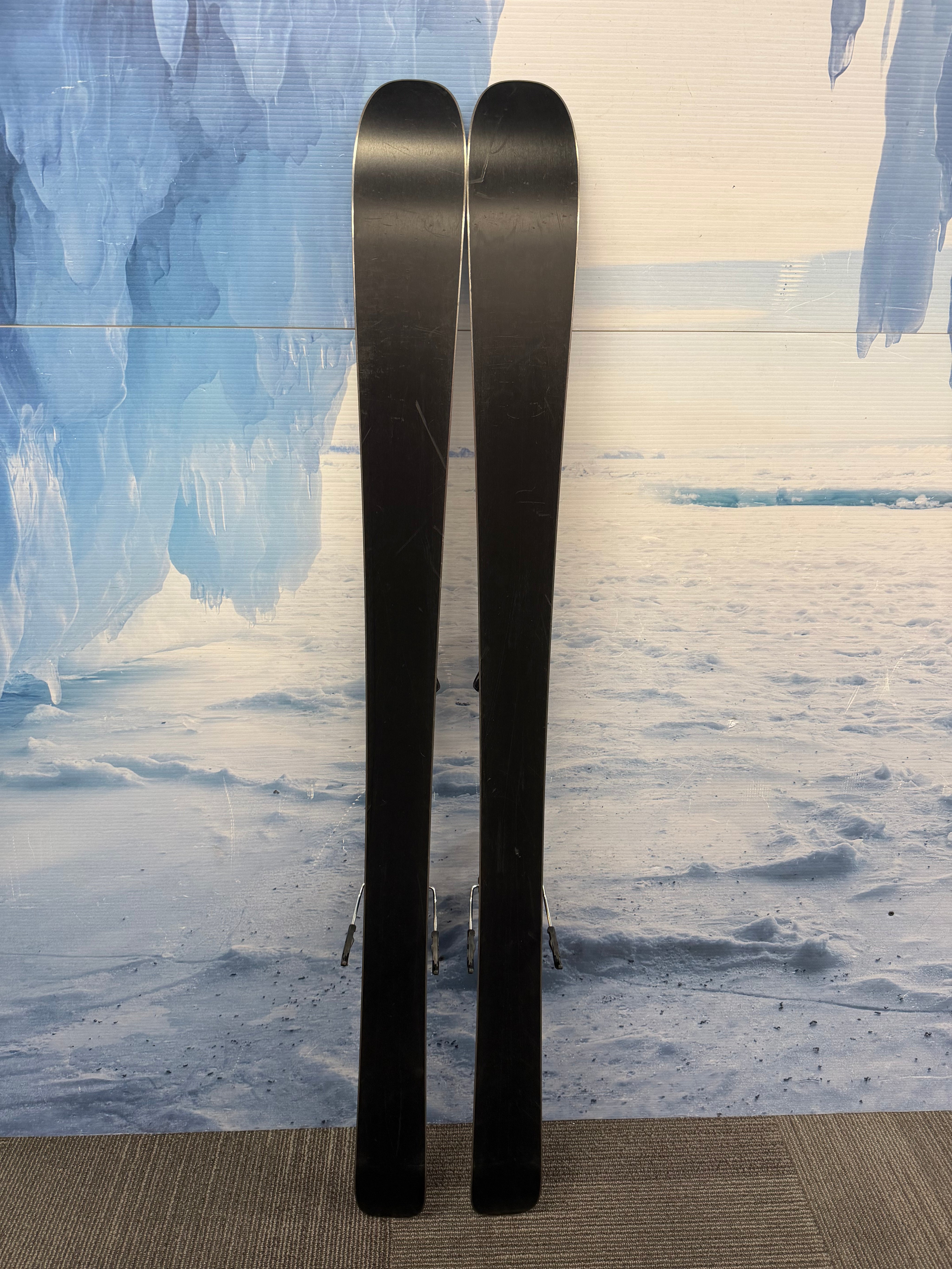 Used Atomic Maverick 83R 149cm Skis w/Atomic M10 Bindings