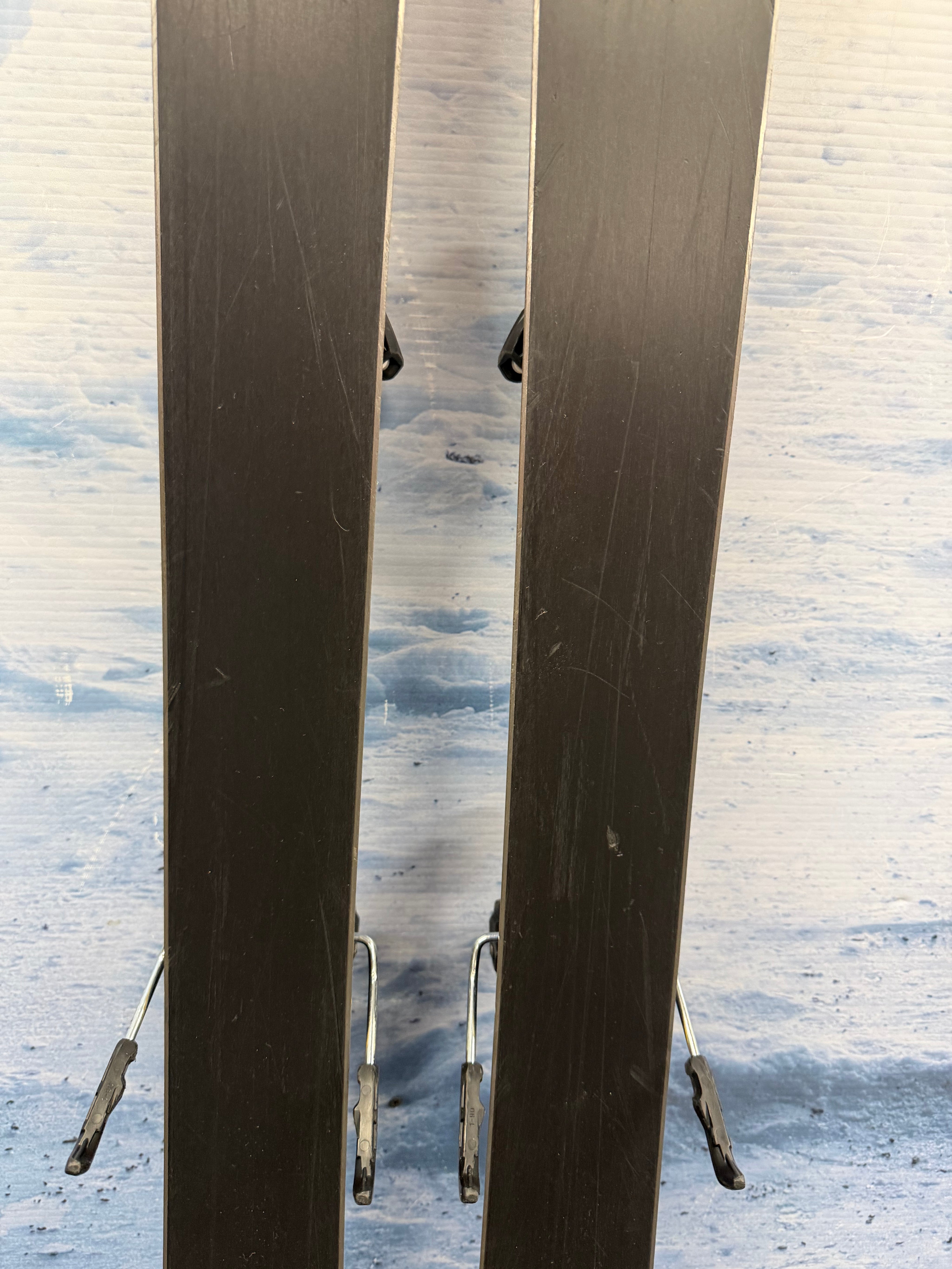 Used Atomic Maverick 83R 149cm Skis w/Atomic M10 Bindings