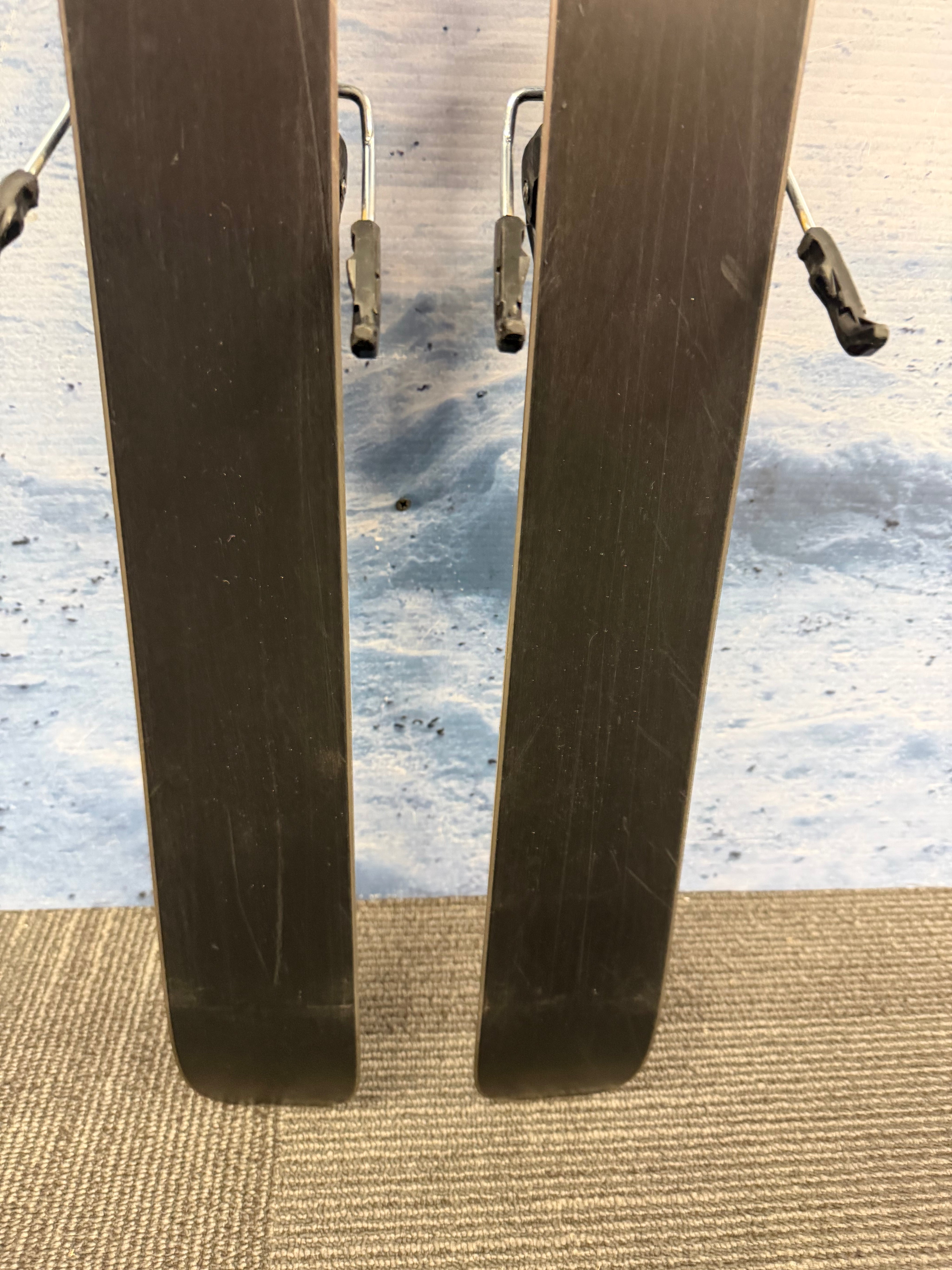 Used Atomic Maverick 83R 149cm Skis w/Atomic M10 Bindings