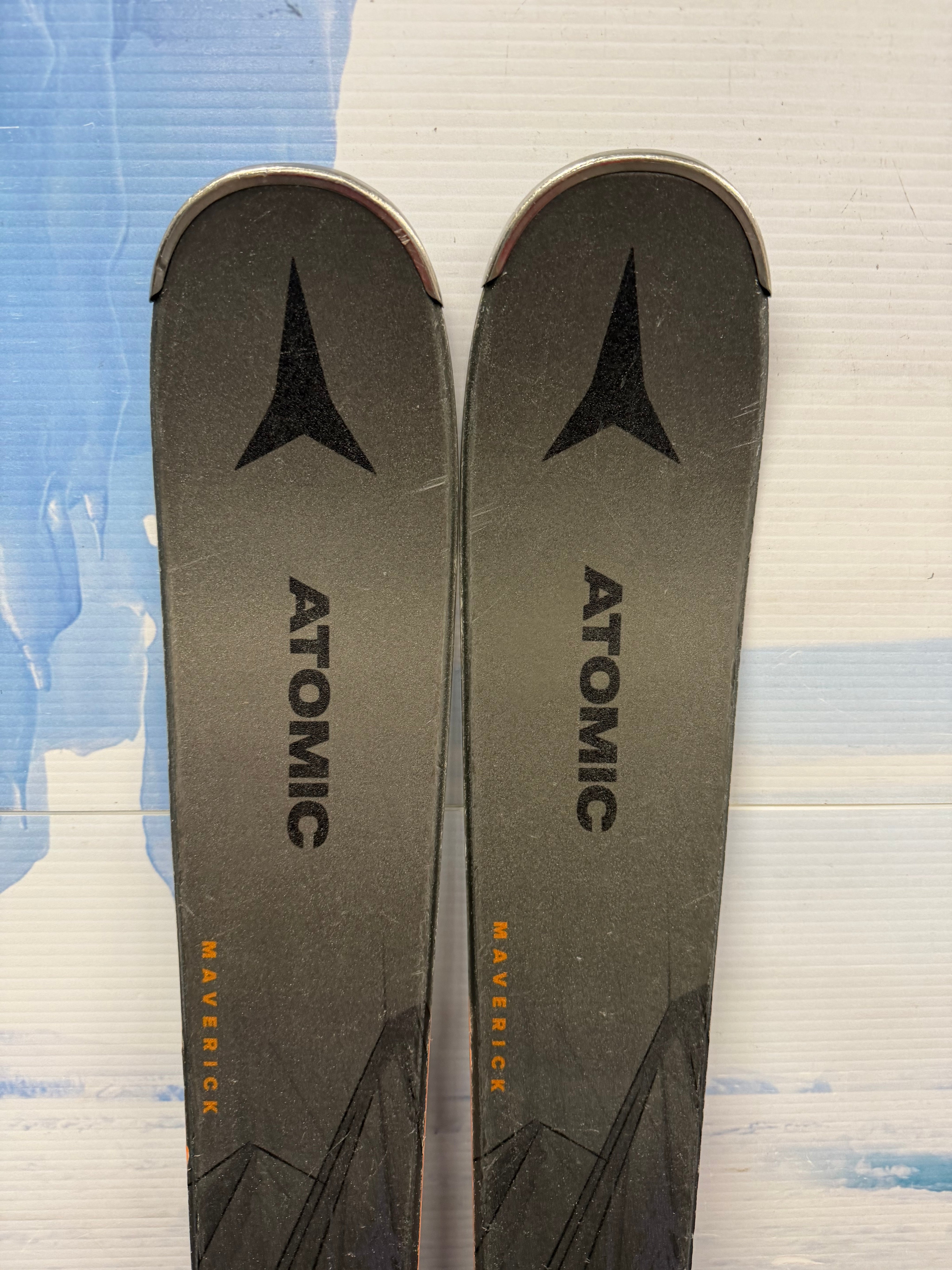 Used Atomic Maverick 83R 149cm Skis w/Atomic M10 Bindings