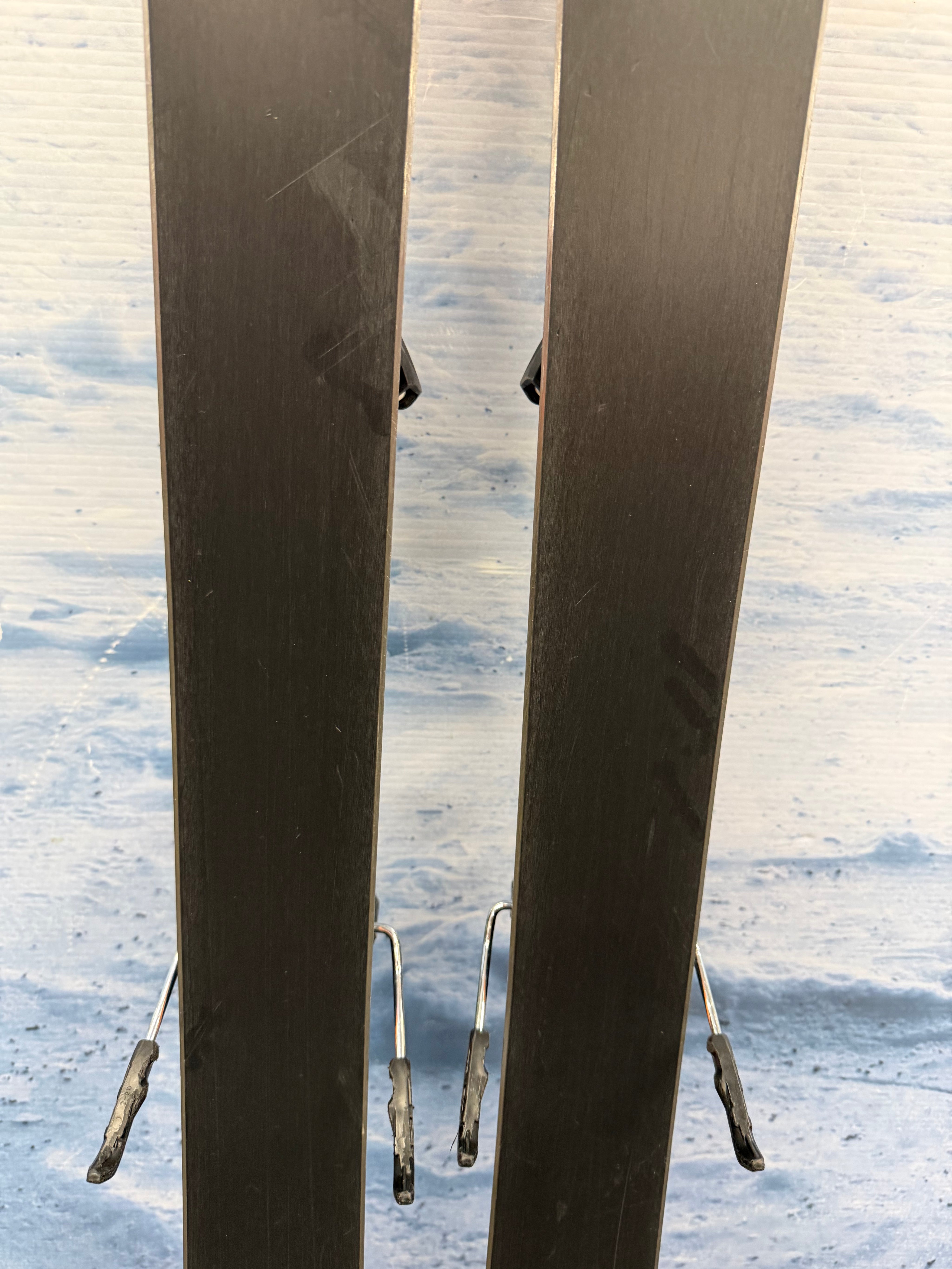 Used Atomic Maverick 83R 149cm Skis w/Atomic M10 Bindings