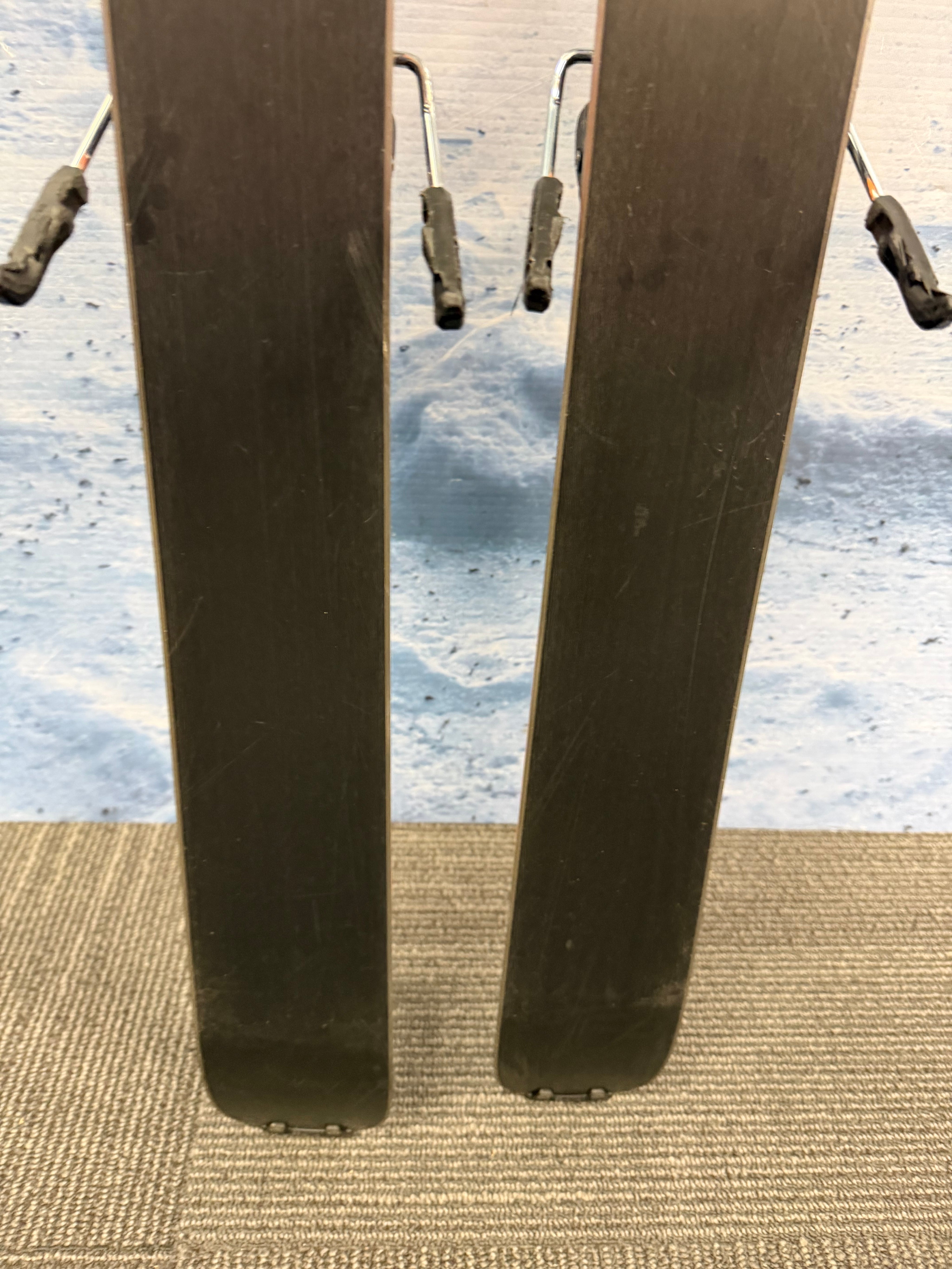 Used Atomic Maverick 83R 149cm Skis w/Atomic M10 Bindings