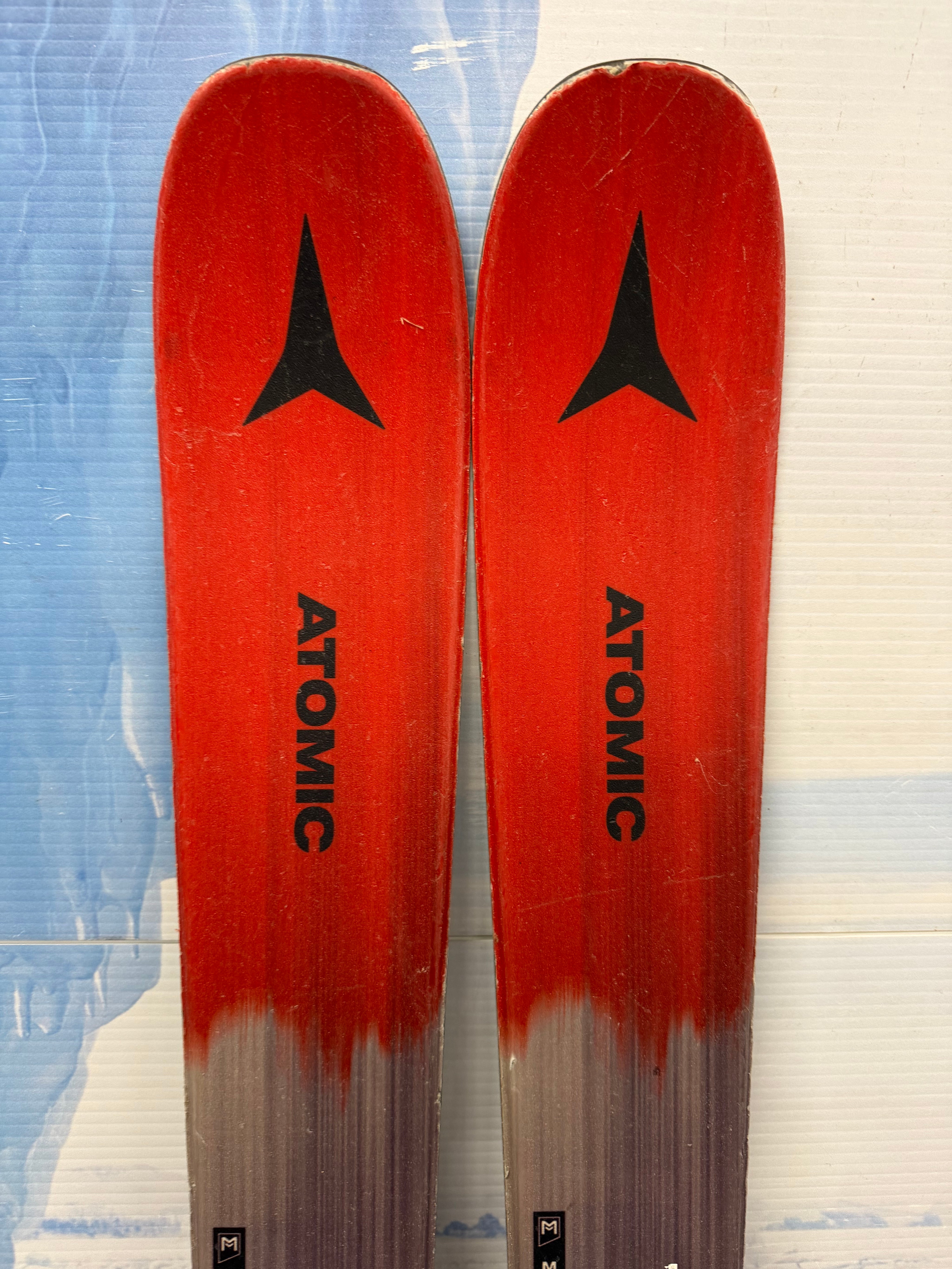 Used Atomic Maverick 83R 157cm Skis w/Atomic M10 Bindings