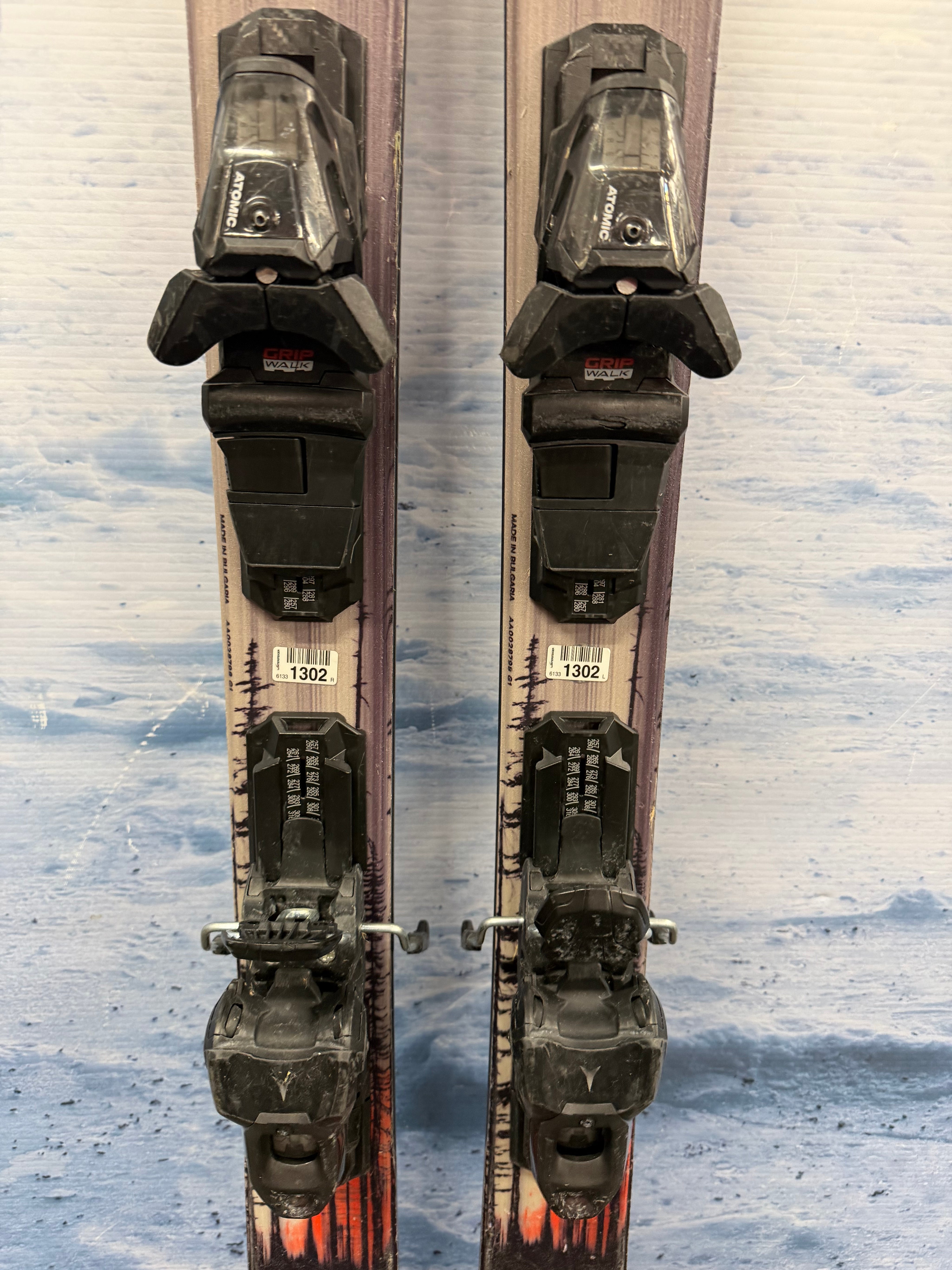 Used Atomic Maverick 83R 157cm Skis w/Atomic M10 Bindings