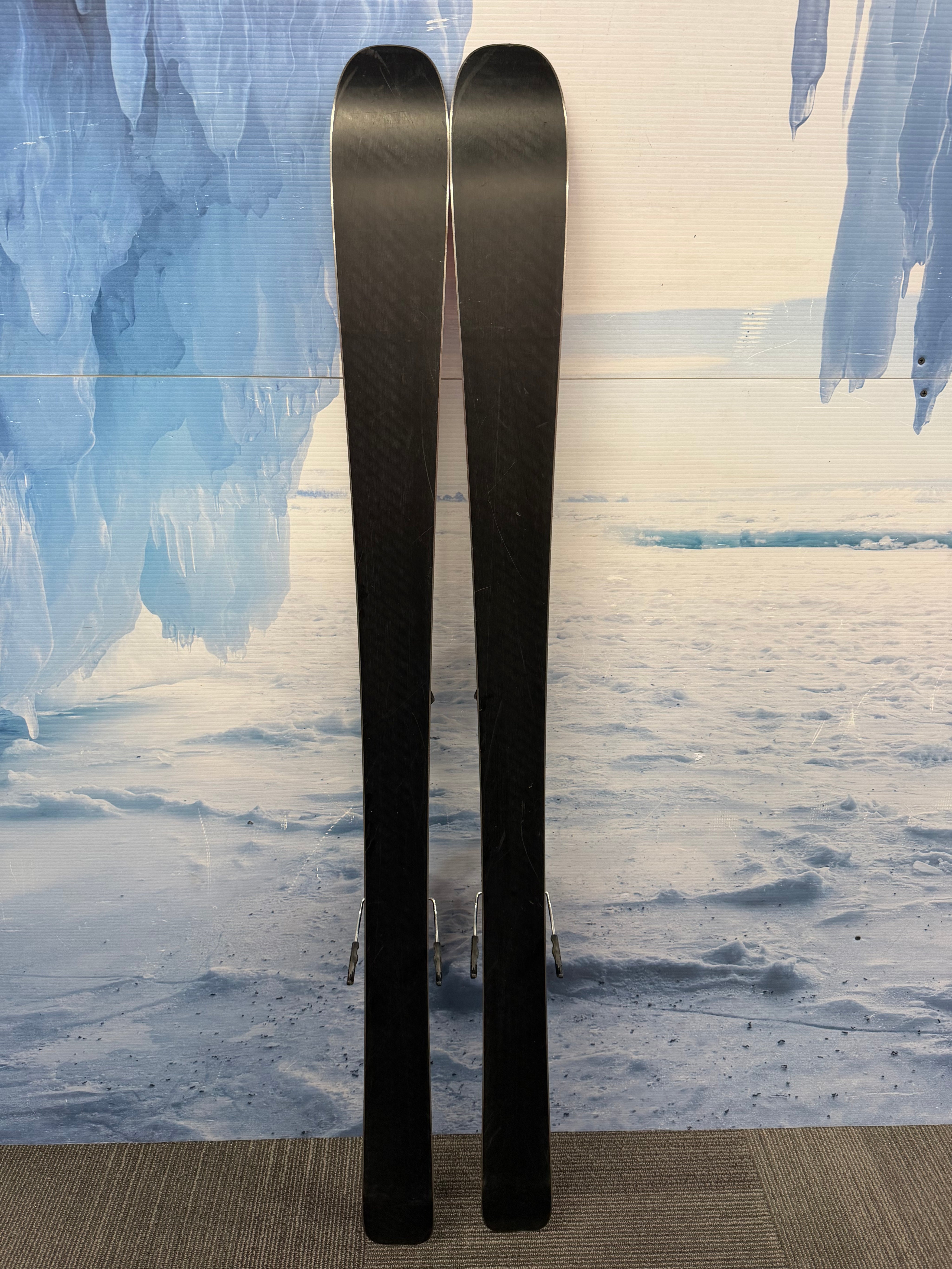 Used Atomic Maverick 83R 157cm Skis w/Atomic M10 Bindings