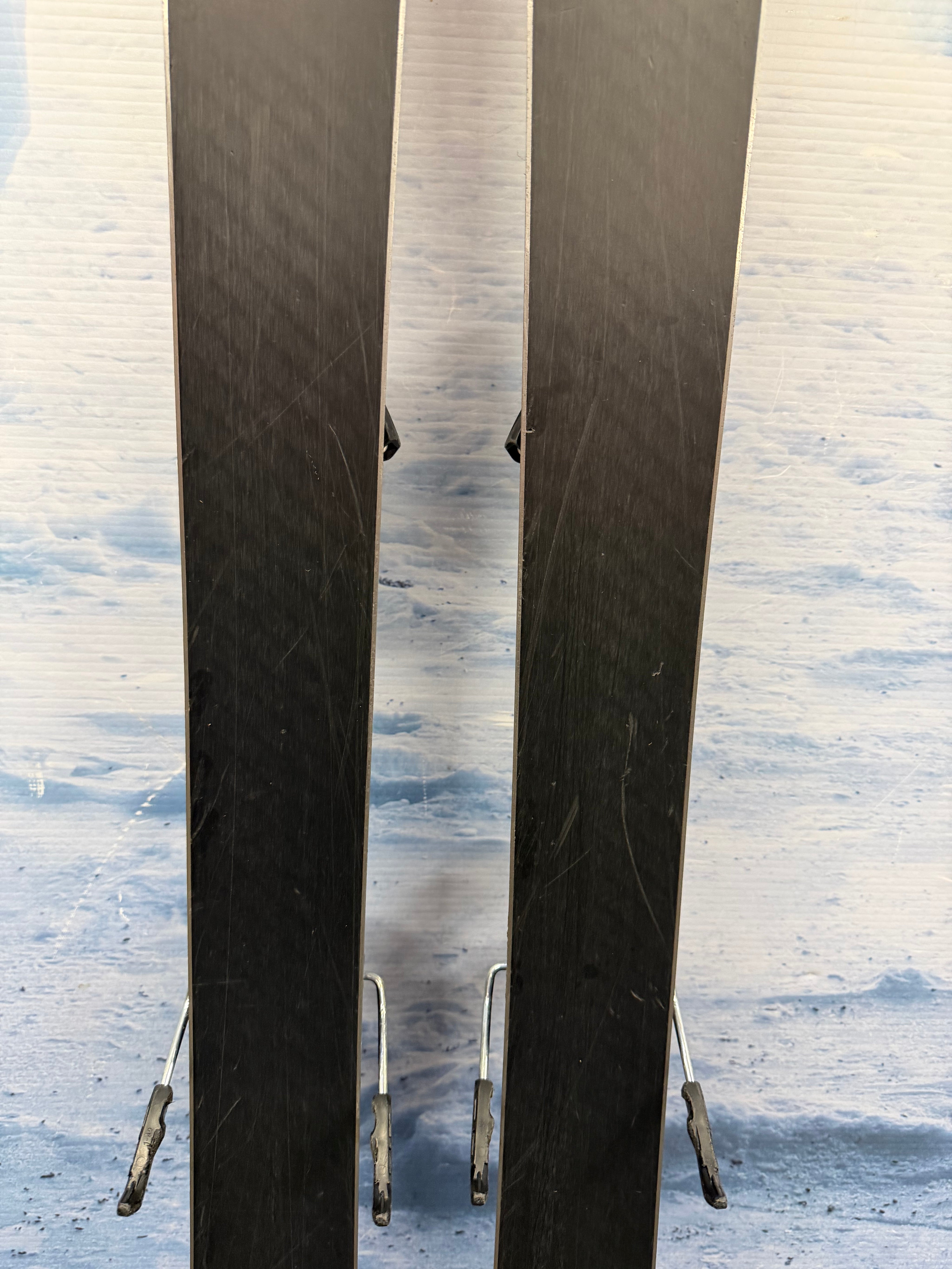 Used Atomic Maverick 83R 157cm Skis w/Atomic M10 Bindings
