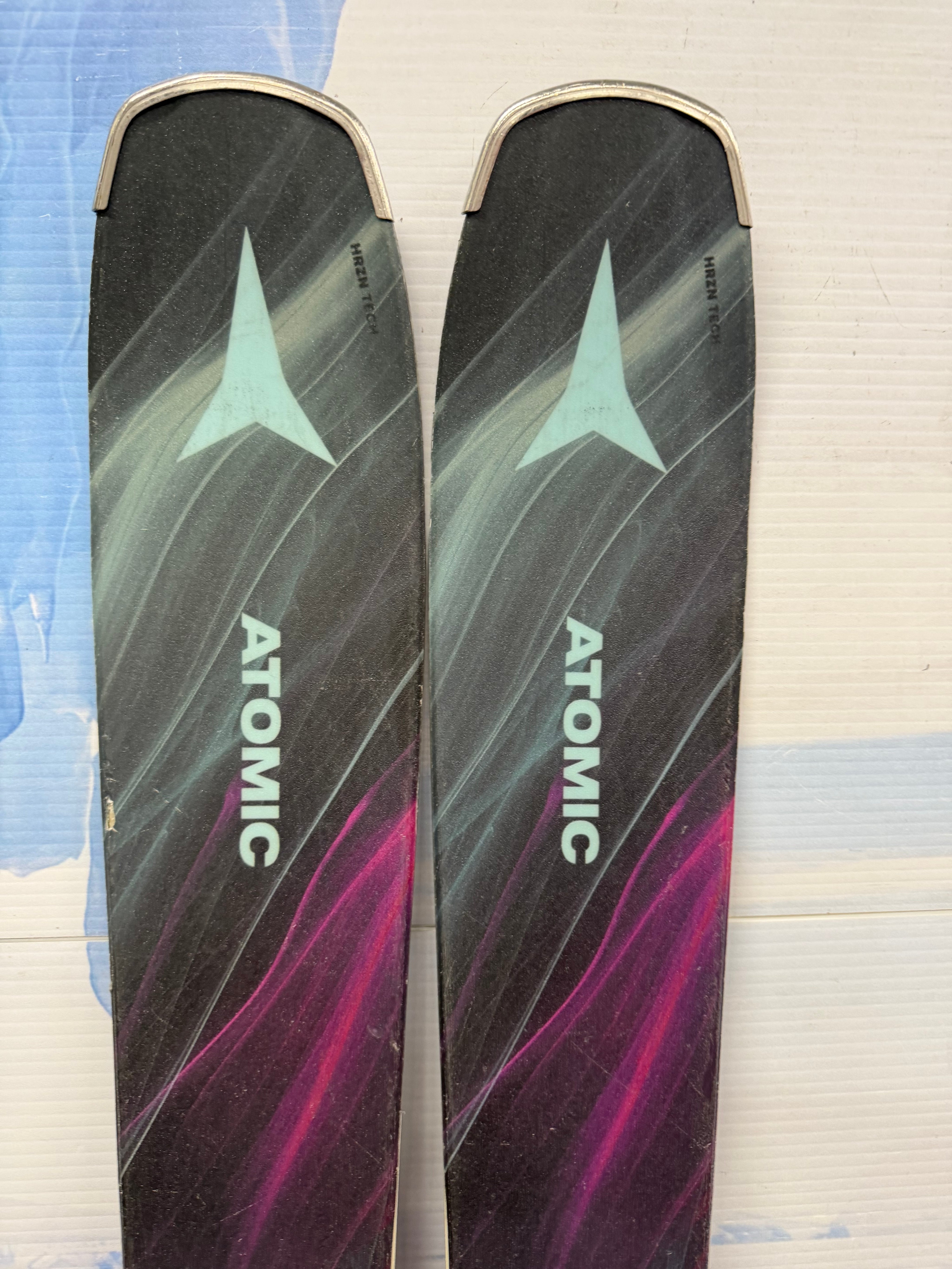 Used Atomic Maven 86R 153cm Skis w/Atomic M10 Bindings