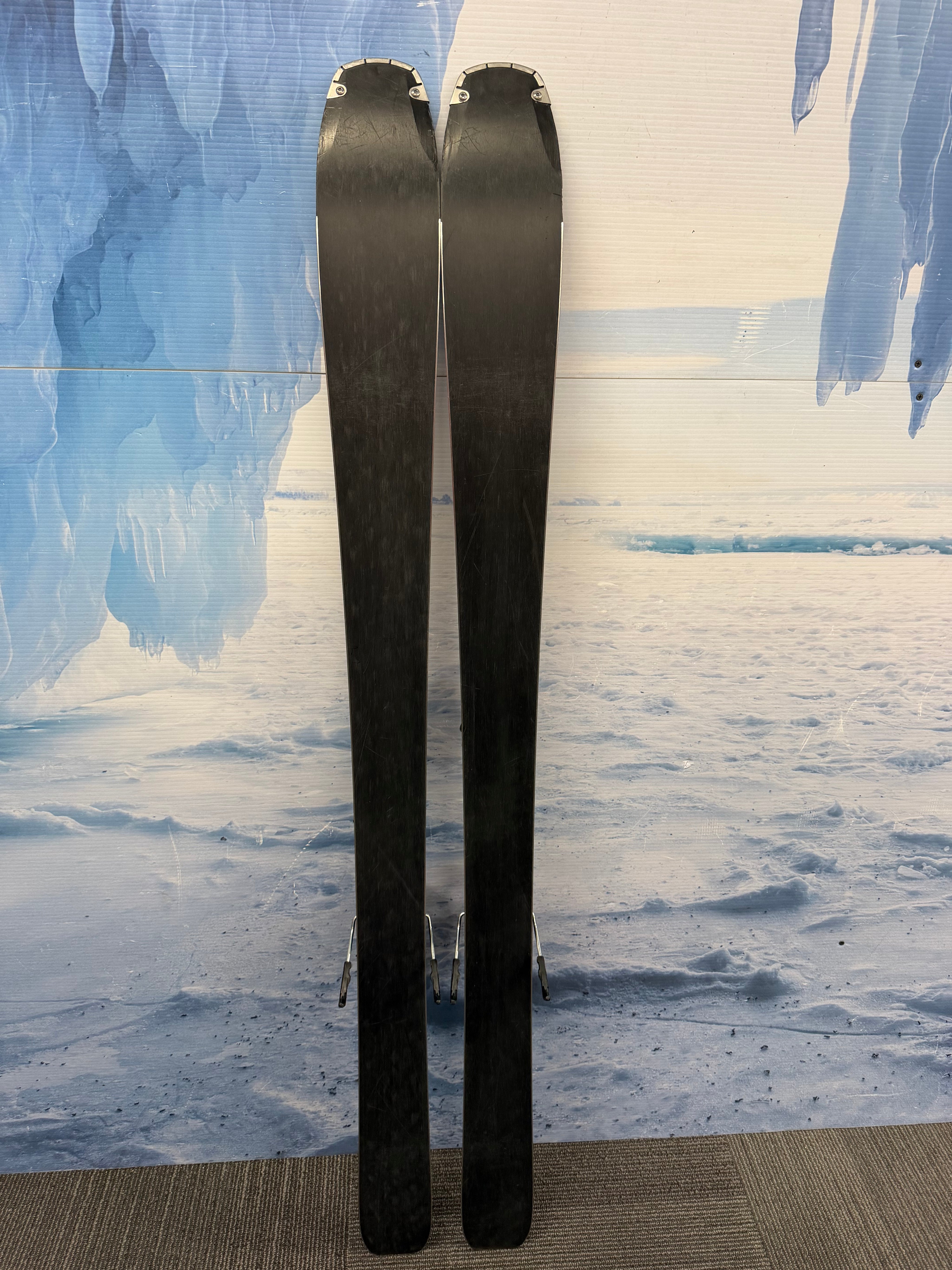 Used Atomic Maven 86R 153cm Skis w/Atomic M10 Bindings