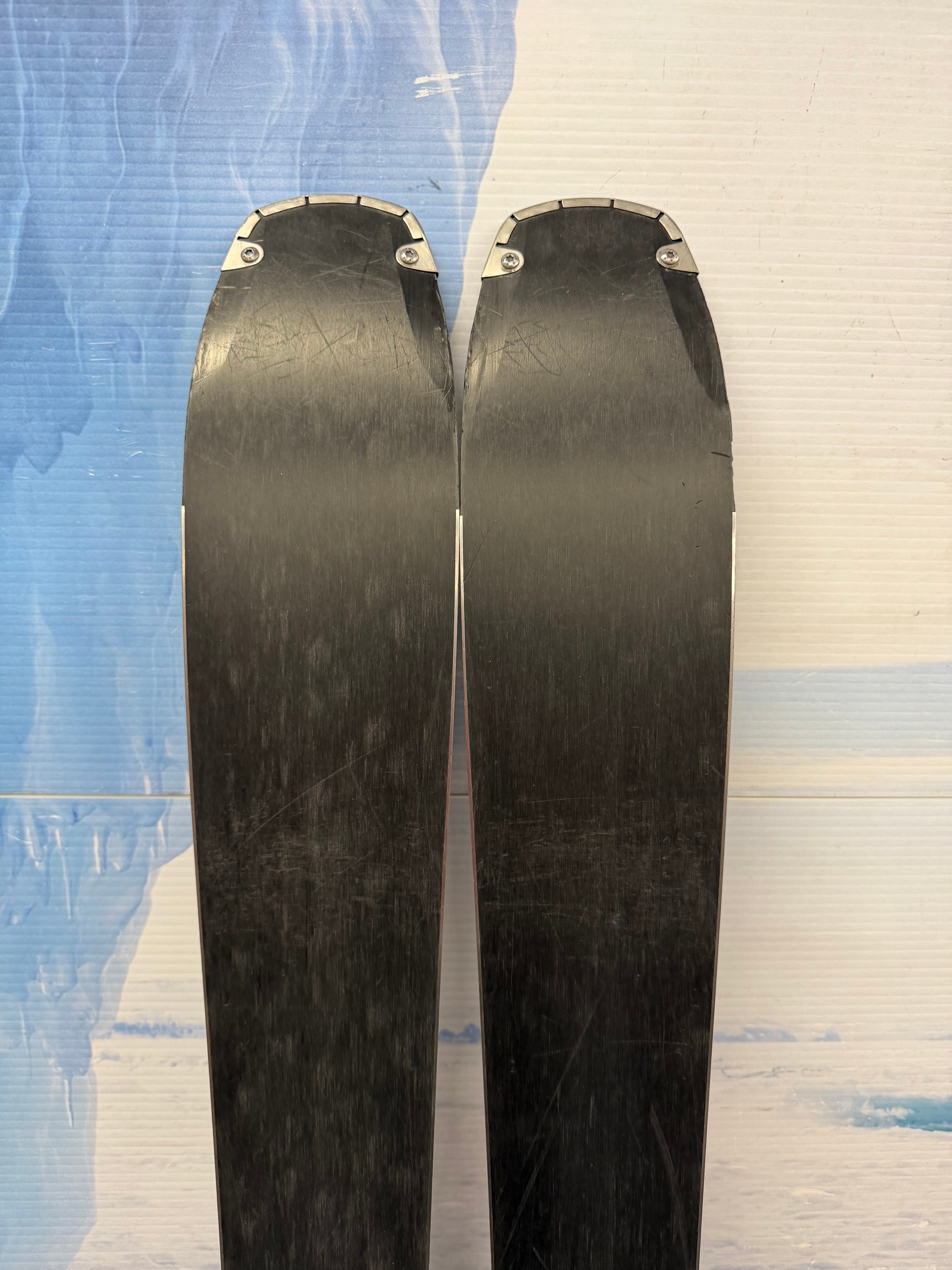 Used Atomic Maven 86R 153cm Skis w/Atomic M10 Bindings