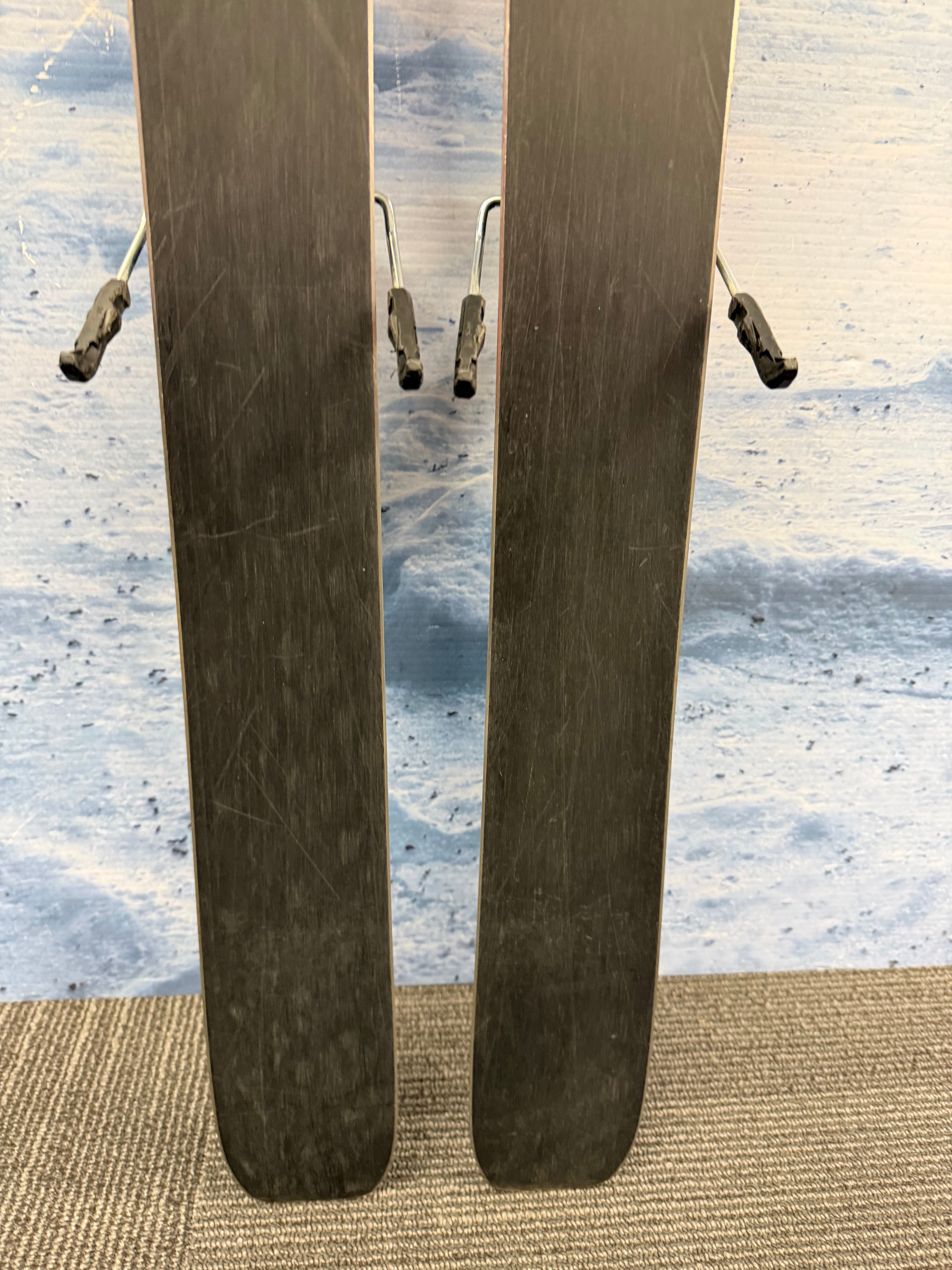 Used Atomic Maven 86R 153cm Skis w/Atomic M10 Bindings
