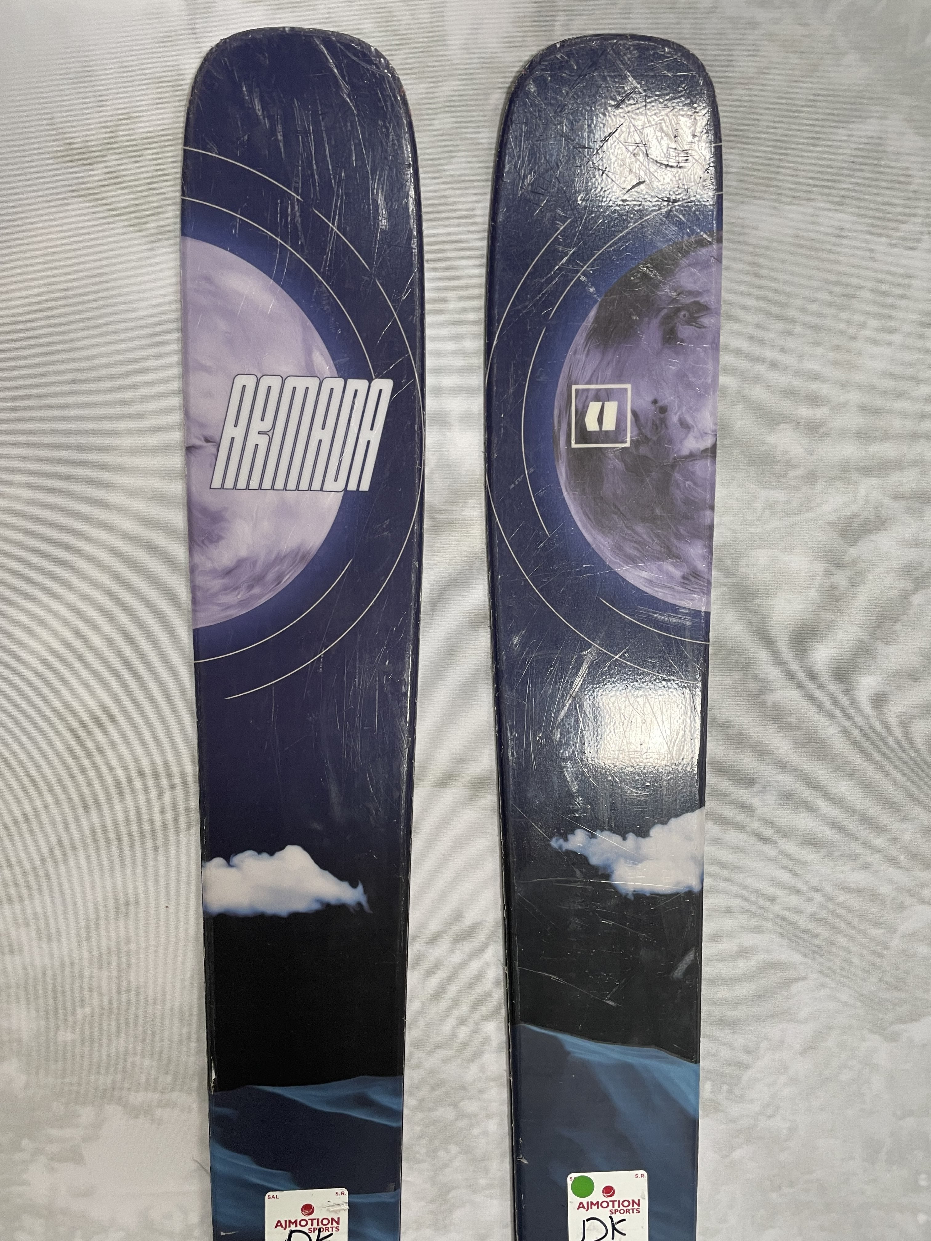 Lightly Used 2025 Armada ARV 100 172cm Skis w/ adjustable Armada Strive 13 Bindings