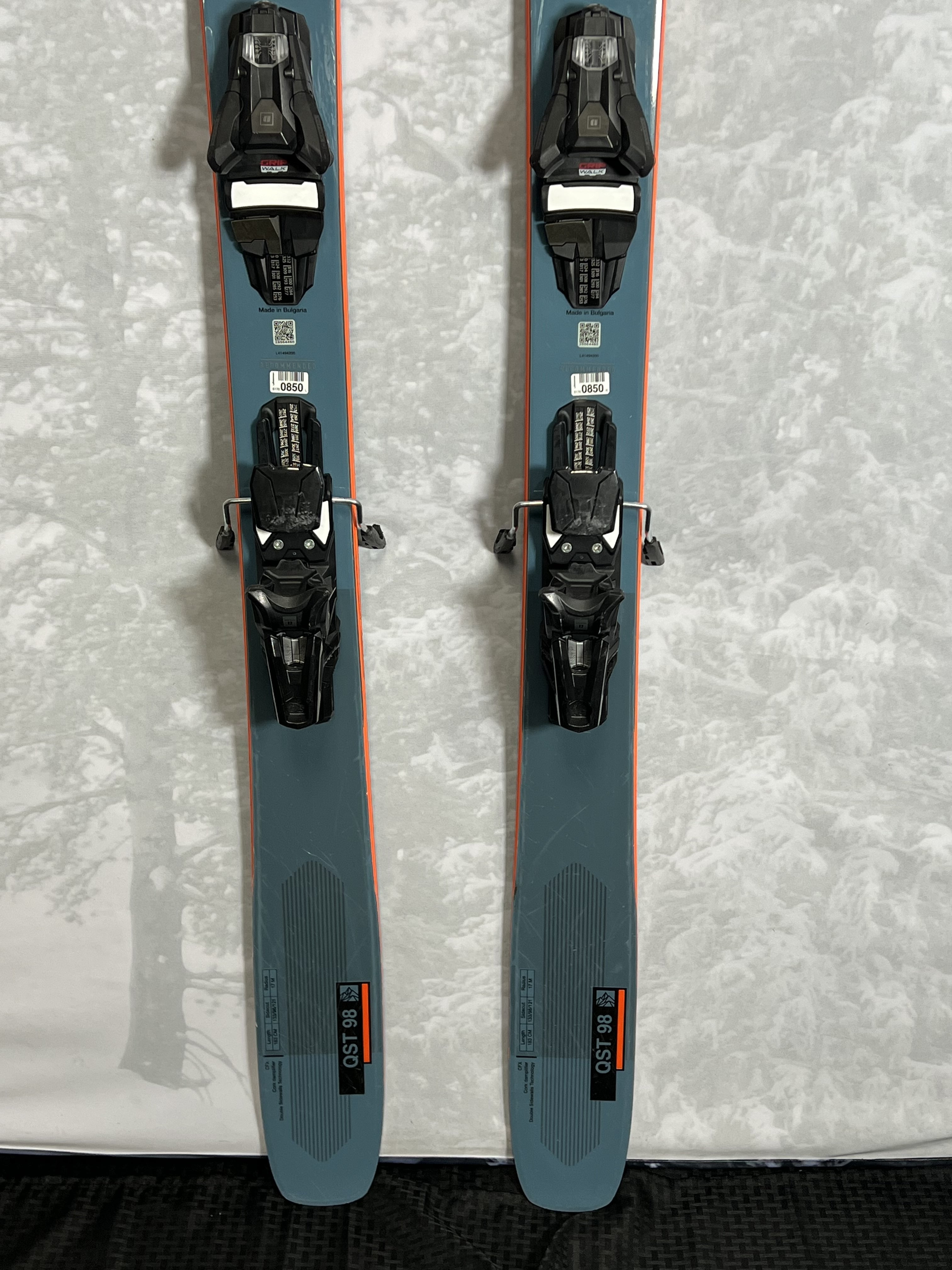 Used 2023 Salomon QST 98 183cm w/ Adjustable Salomon Strive 13 GW binding