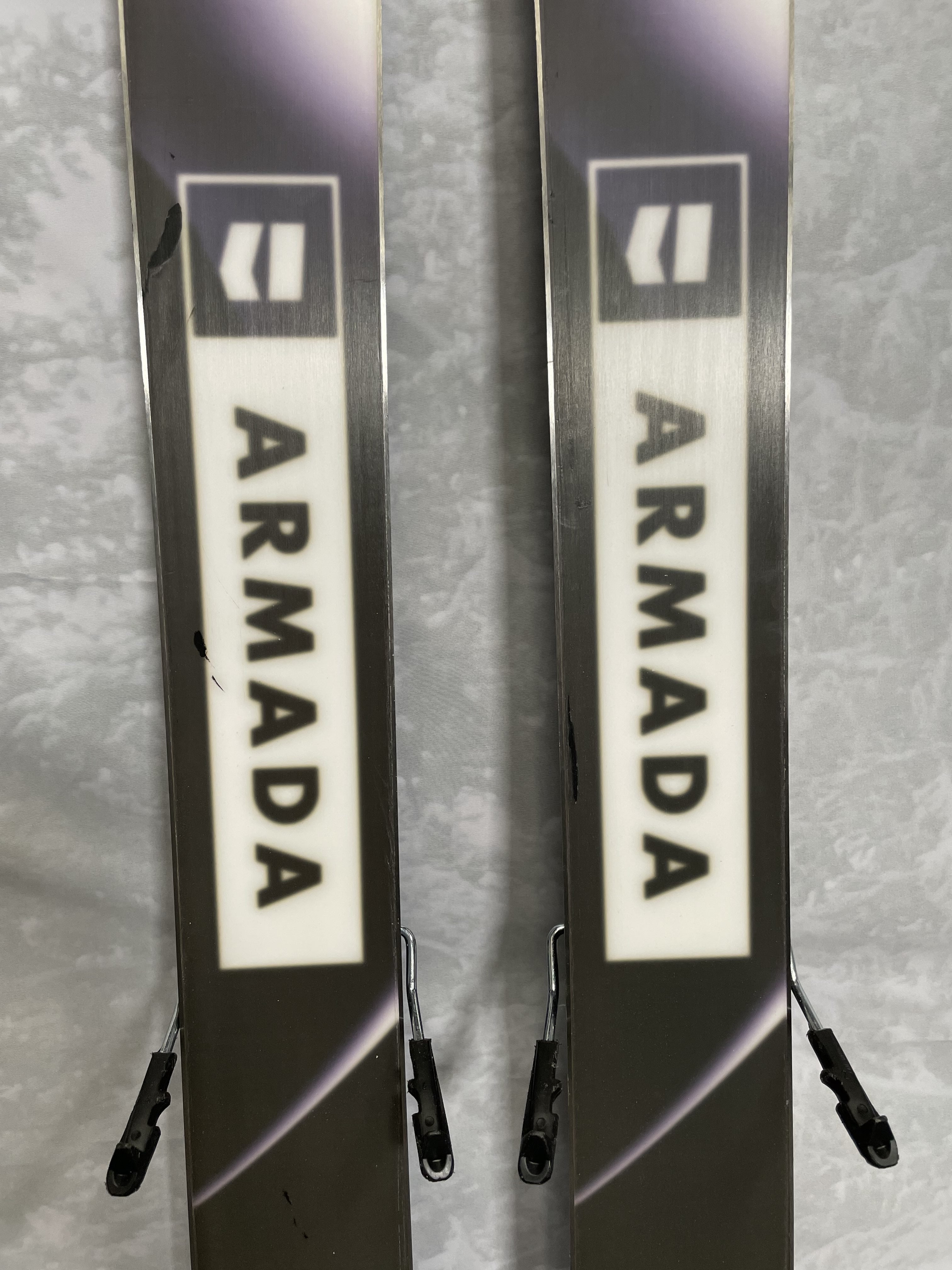 Lightly Used 2025 Armada ARV 100 172cm Skis w/ adjustable Armada Strive 13 Bindings