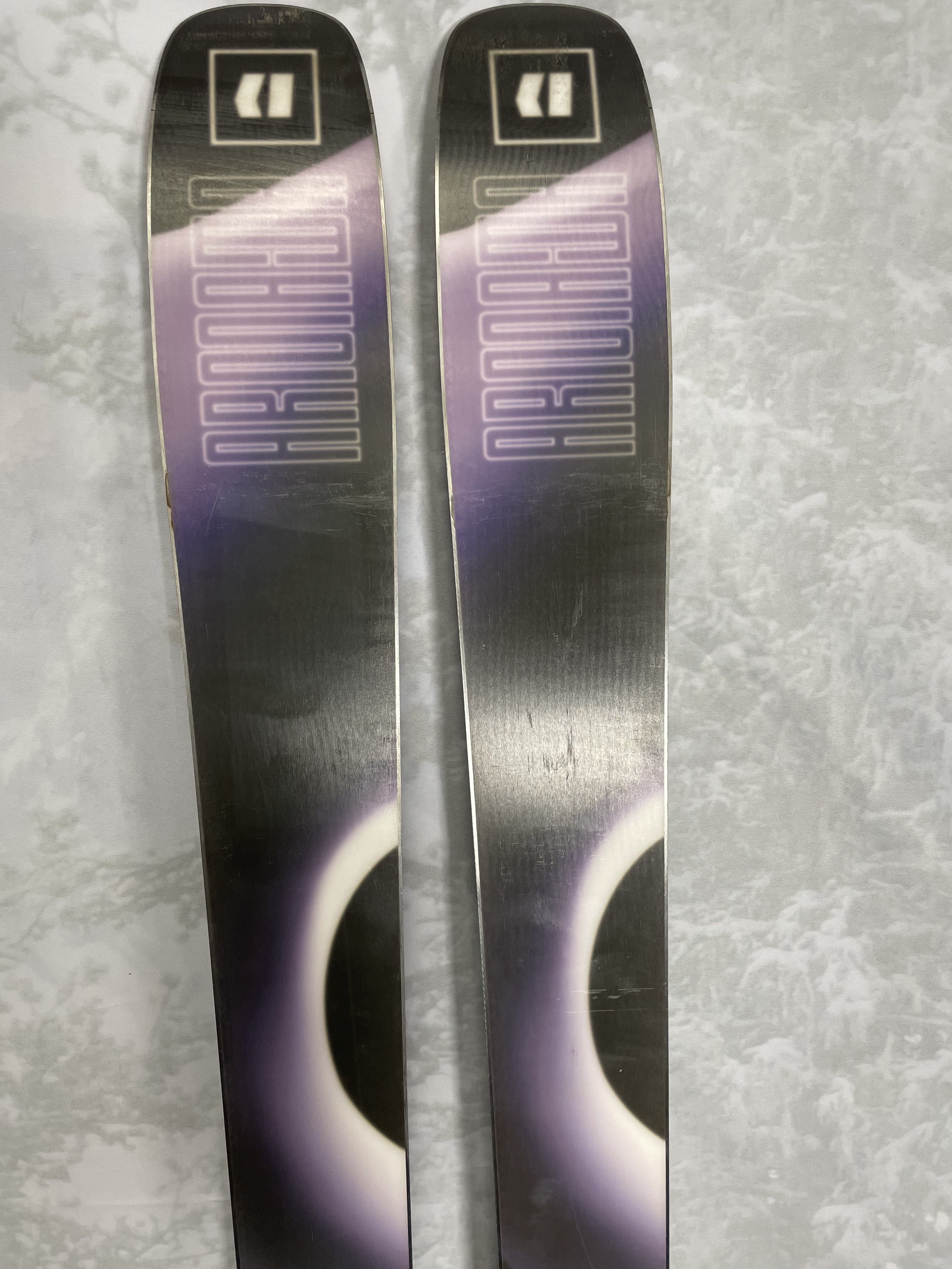 Lightly Used 2025 Armada ARV 100 186cm Skis w/ adjustable Armada Strive 13 Bindings