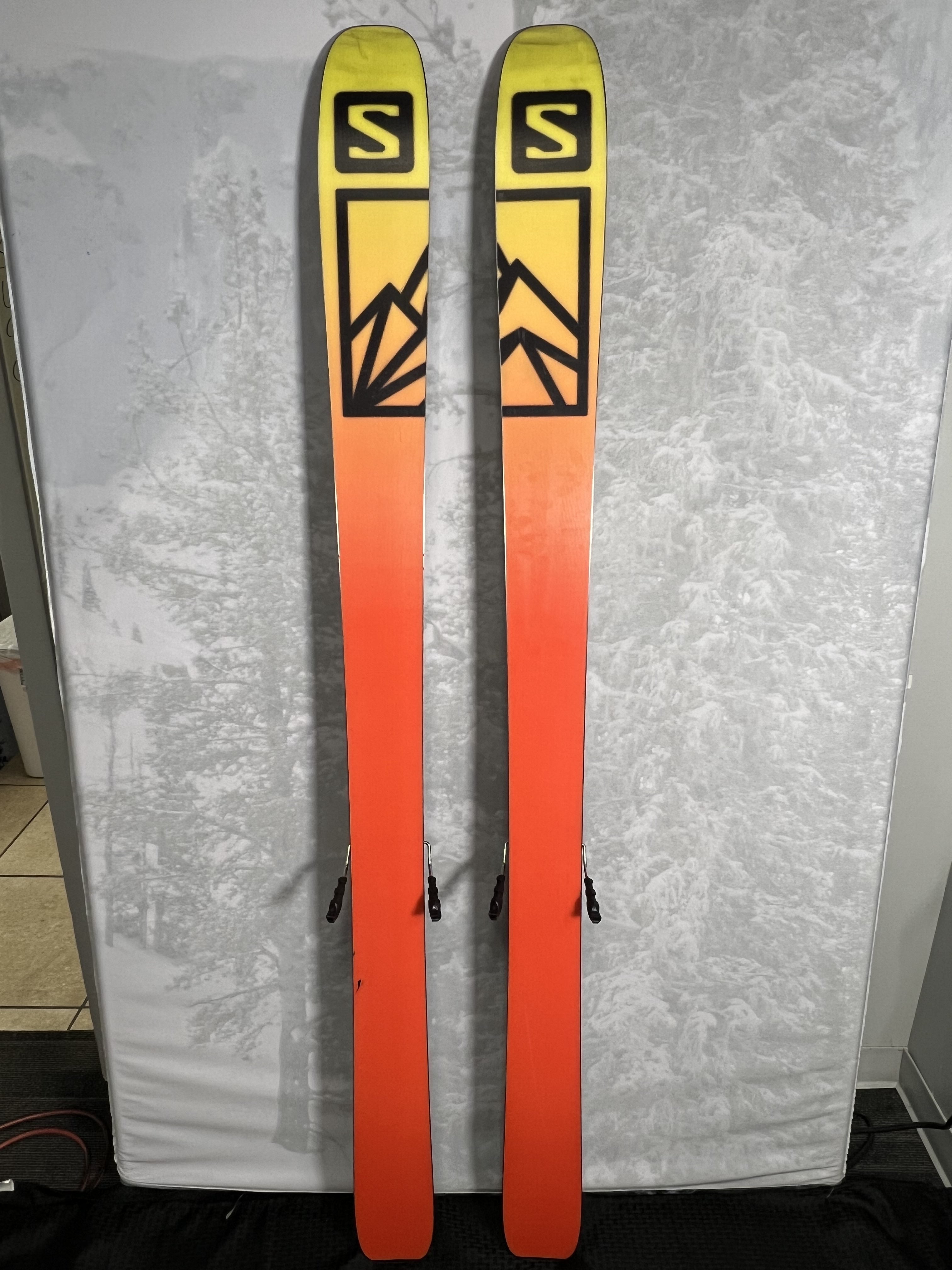 Used 2022 Salomon QST 106 181cm w/ Adjustable Tyrolia Attack 13 GW binding