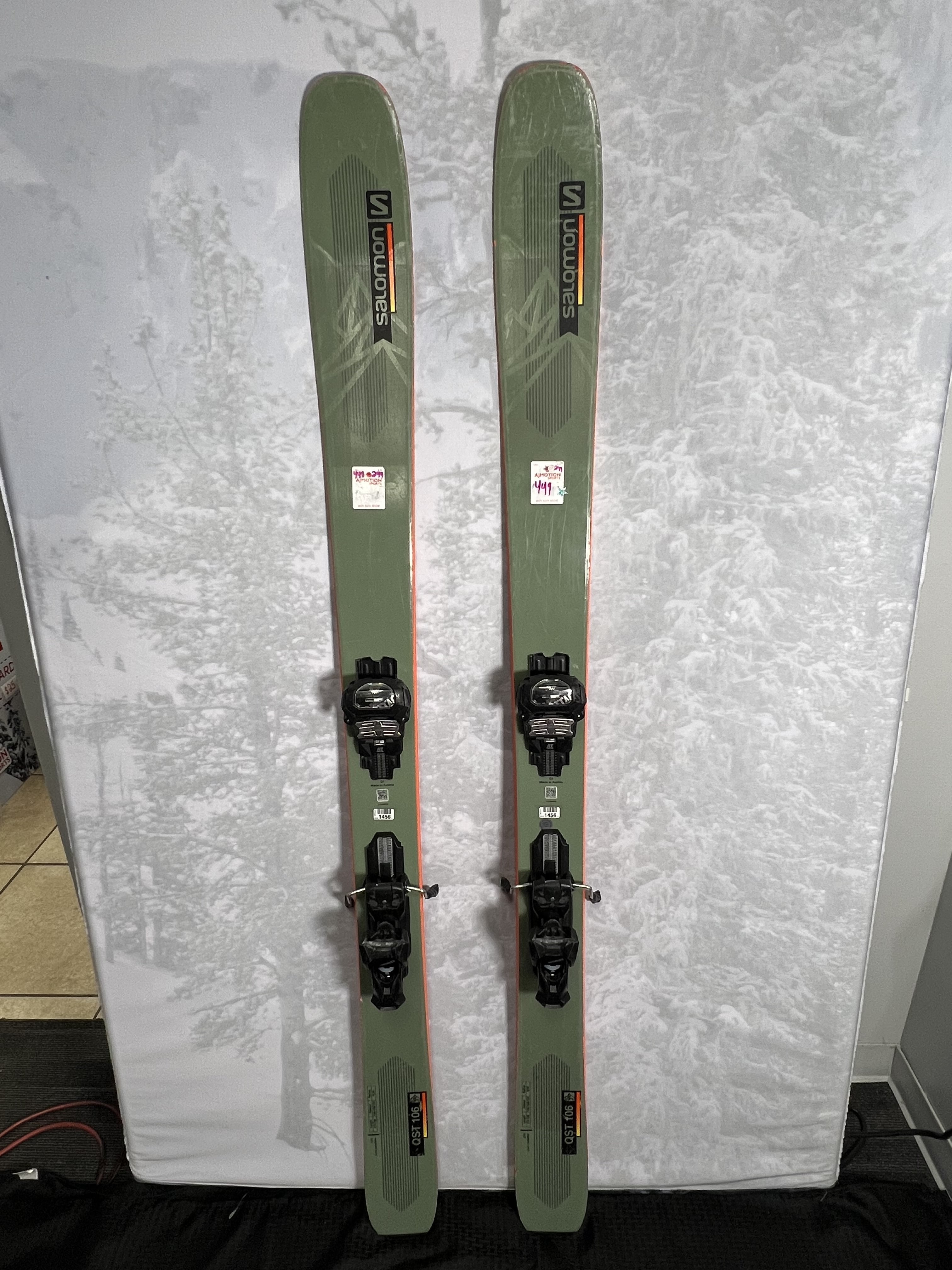 Used 2022 Salomon QST 106 174cm w/ Adjustable Tyrolia Attack 13 GW binding