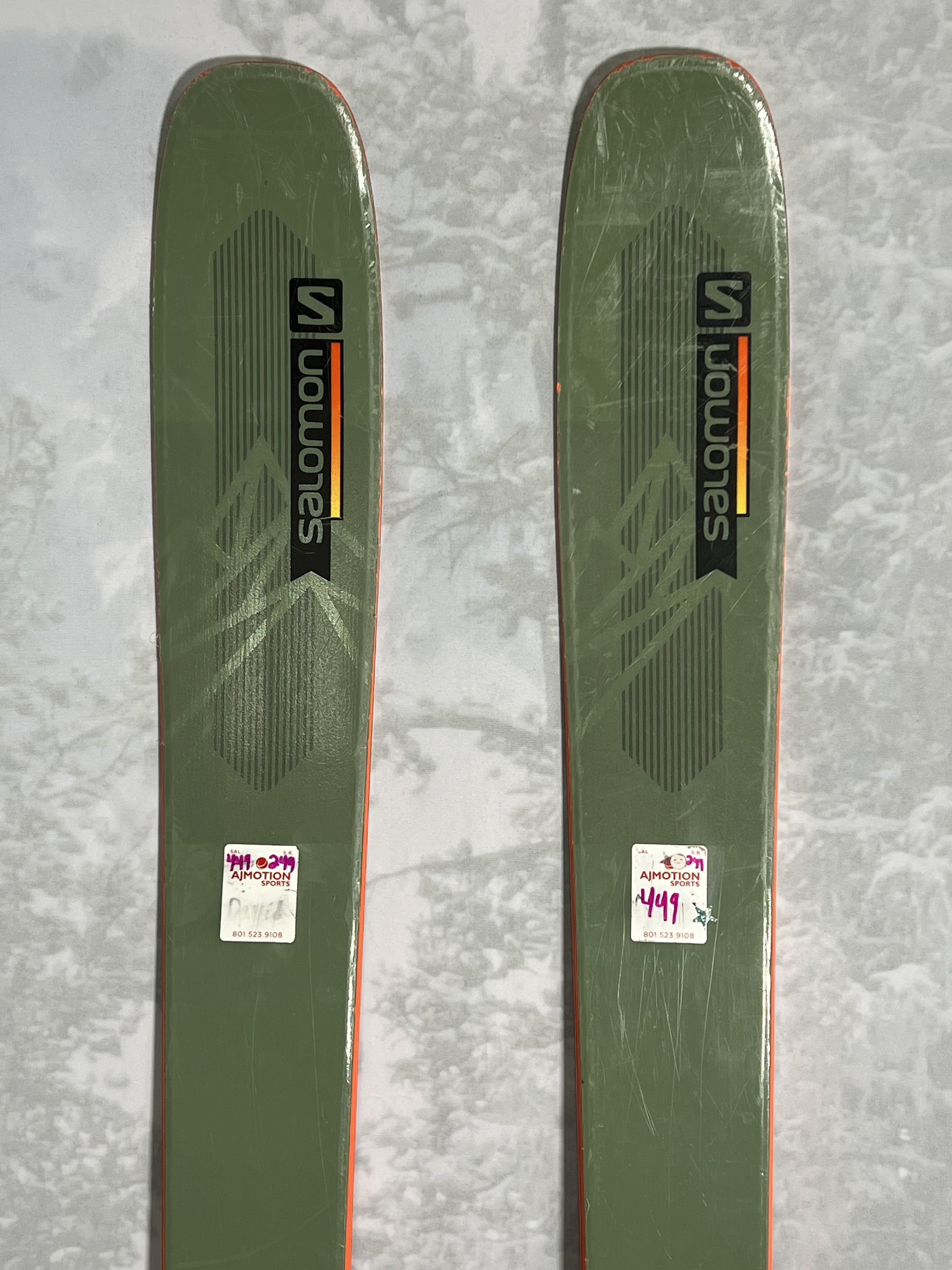 Used 2022 Salomon QST 106 174cm w/ Adjustable Tyrolia Attack 13 GW binding