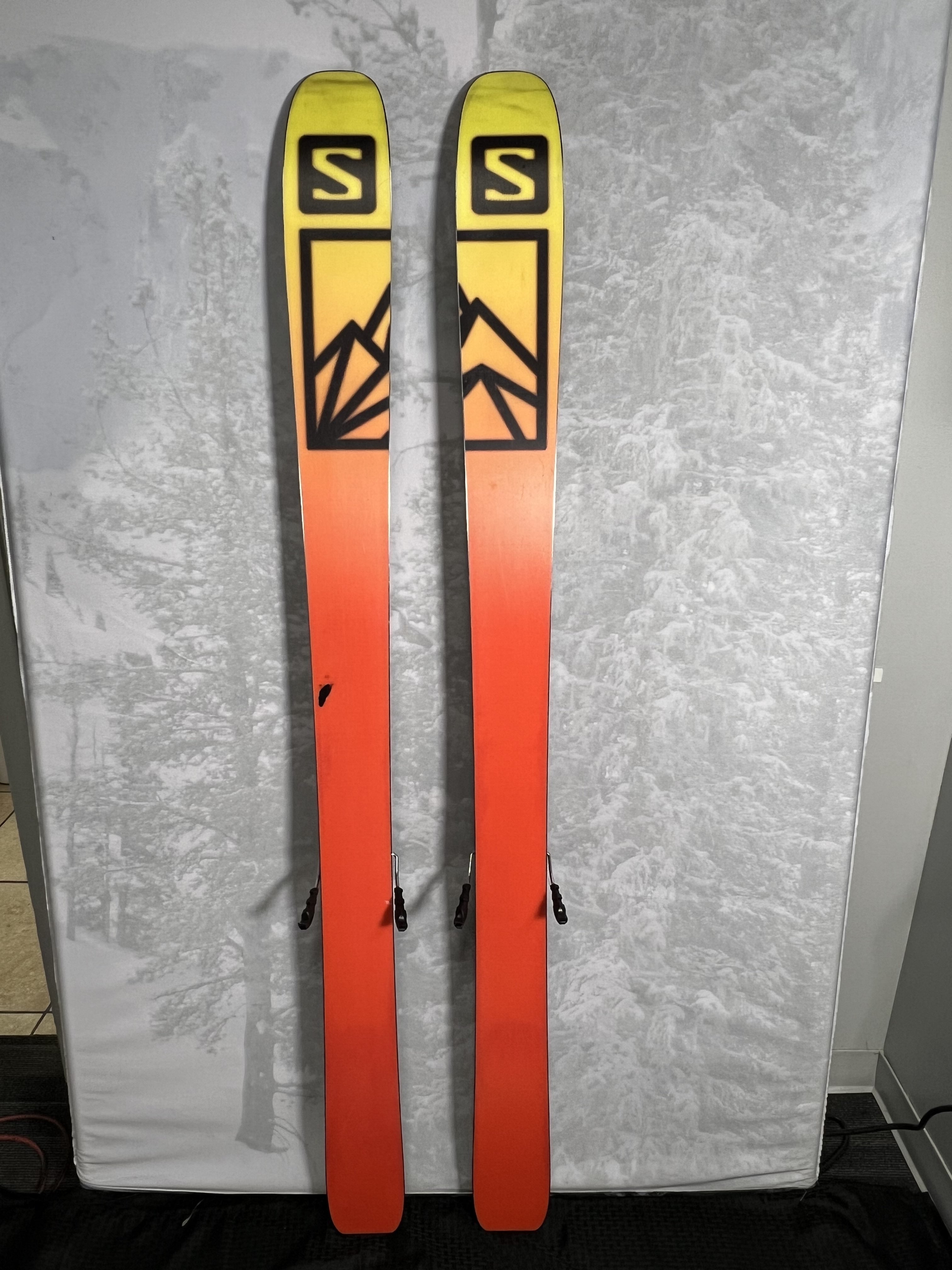 Used 2022 Salomon QST 106 174cm w/ Adjustable Tyrolia Attack 13 GW binding