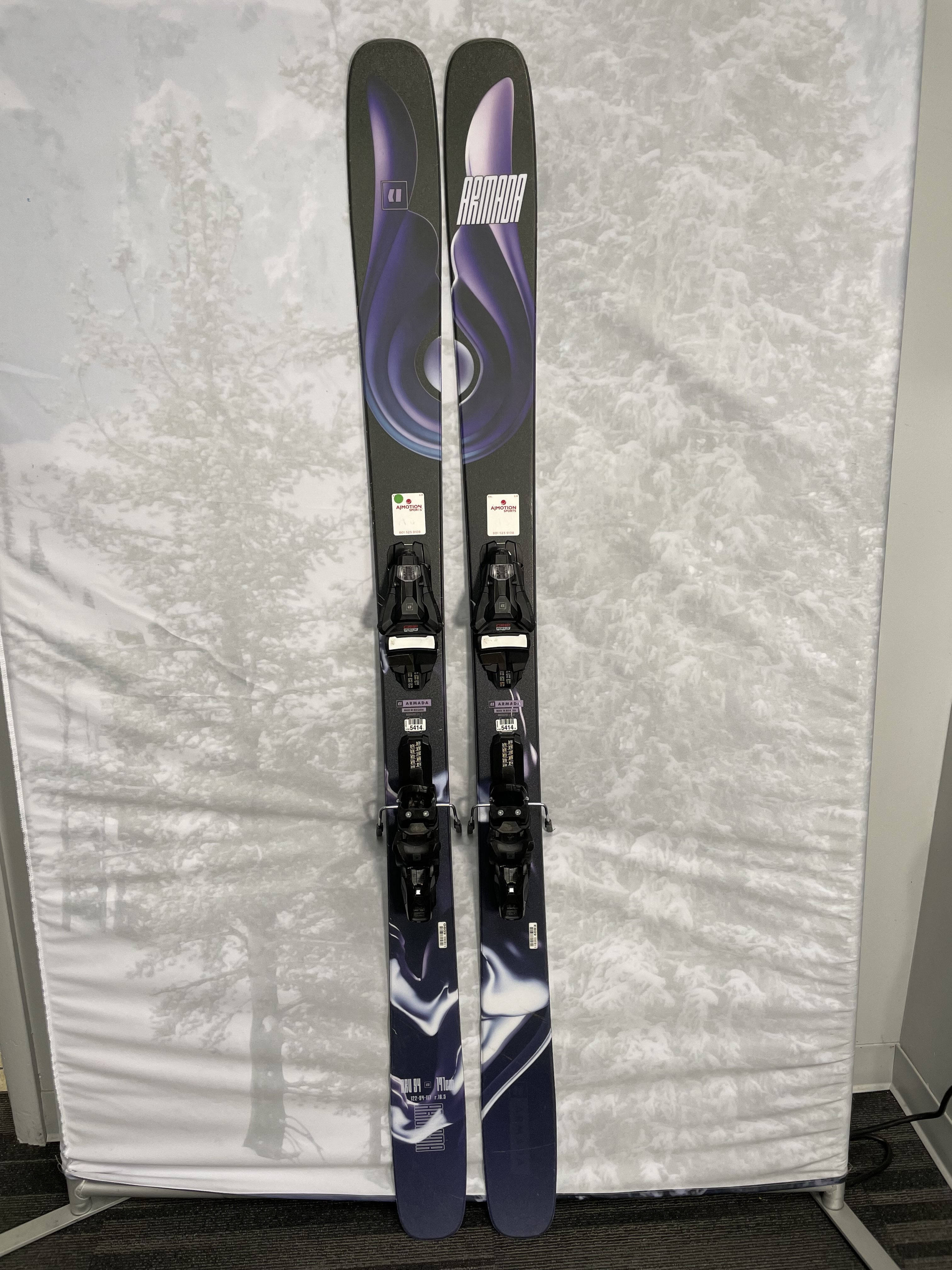 Lightly used 2025 Armada ARV 94 ski- 171 cm w/ Armada Strive 11 GW binding