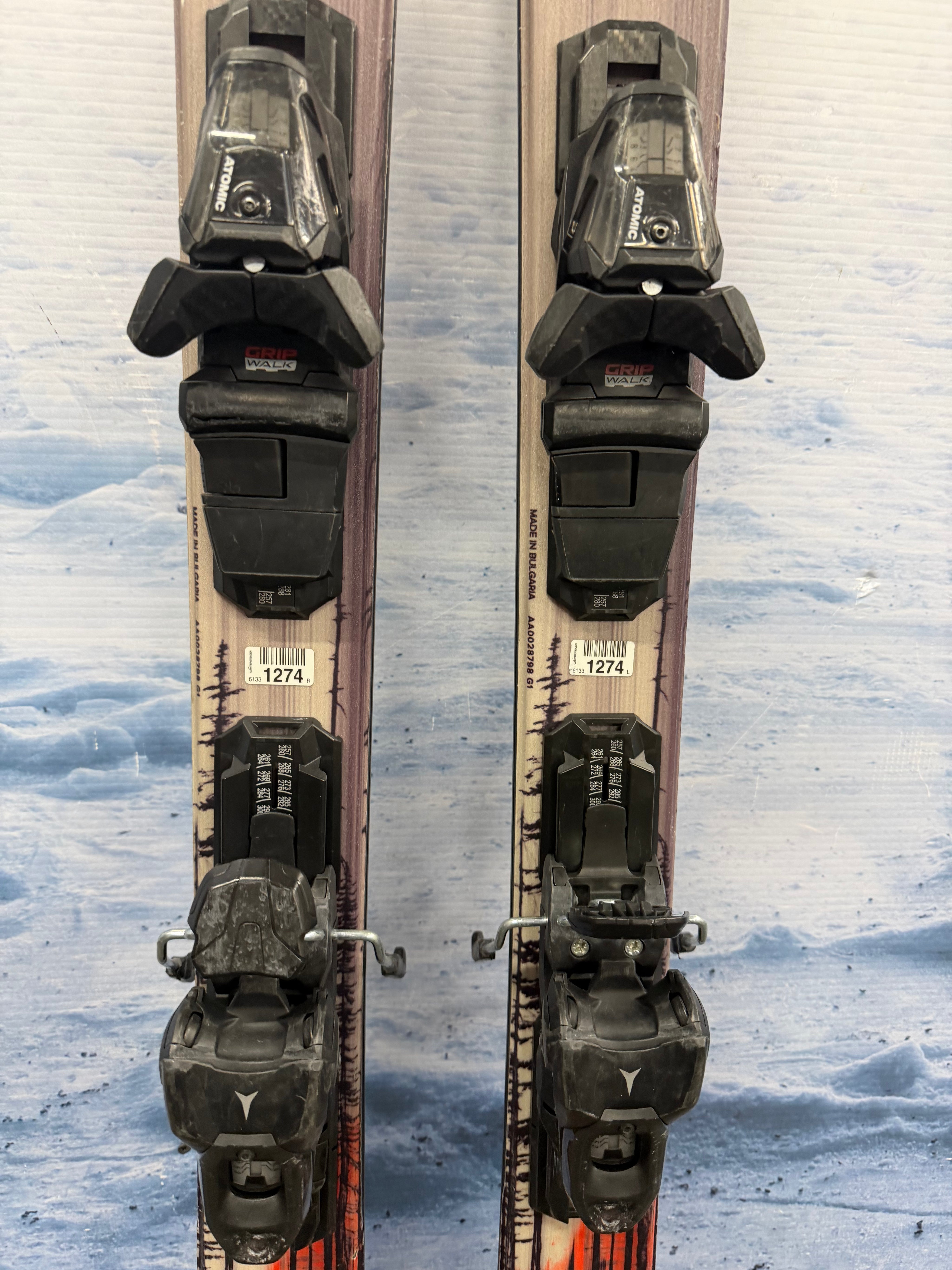 Used Atomic Maverick 83 R 157cm Skis w/Atomic M10 Bindings